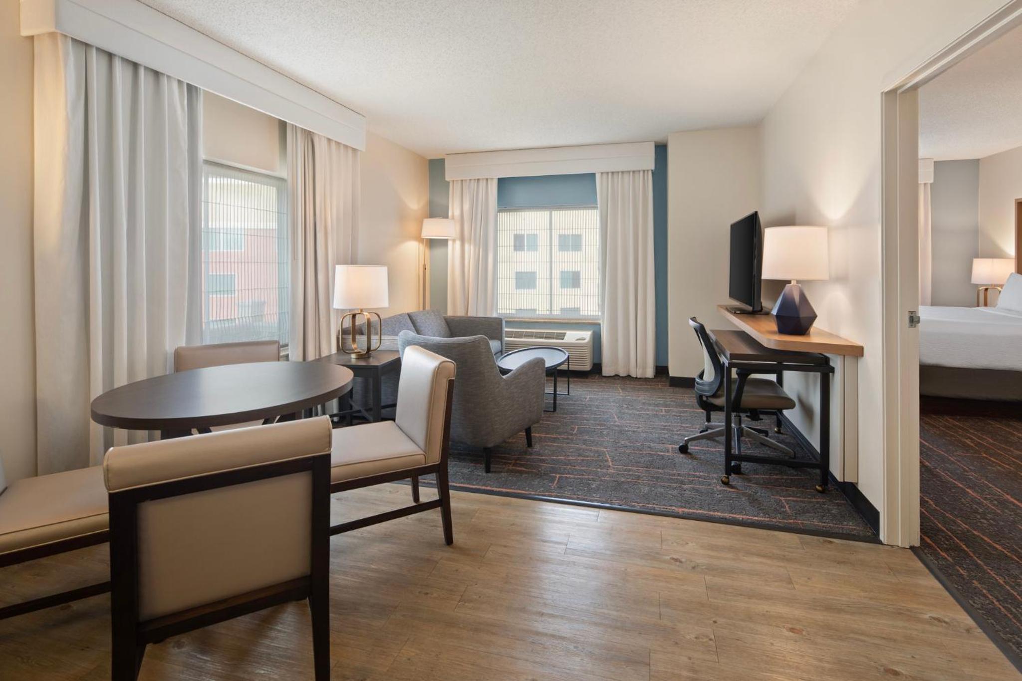 One-Bedroom Suite - Photo 3