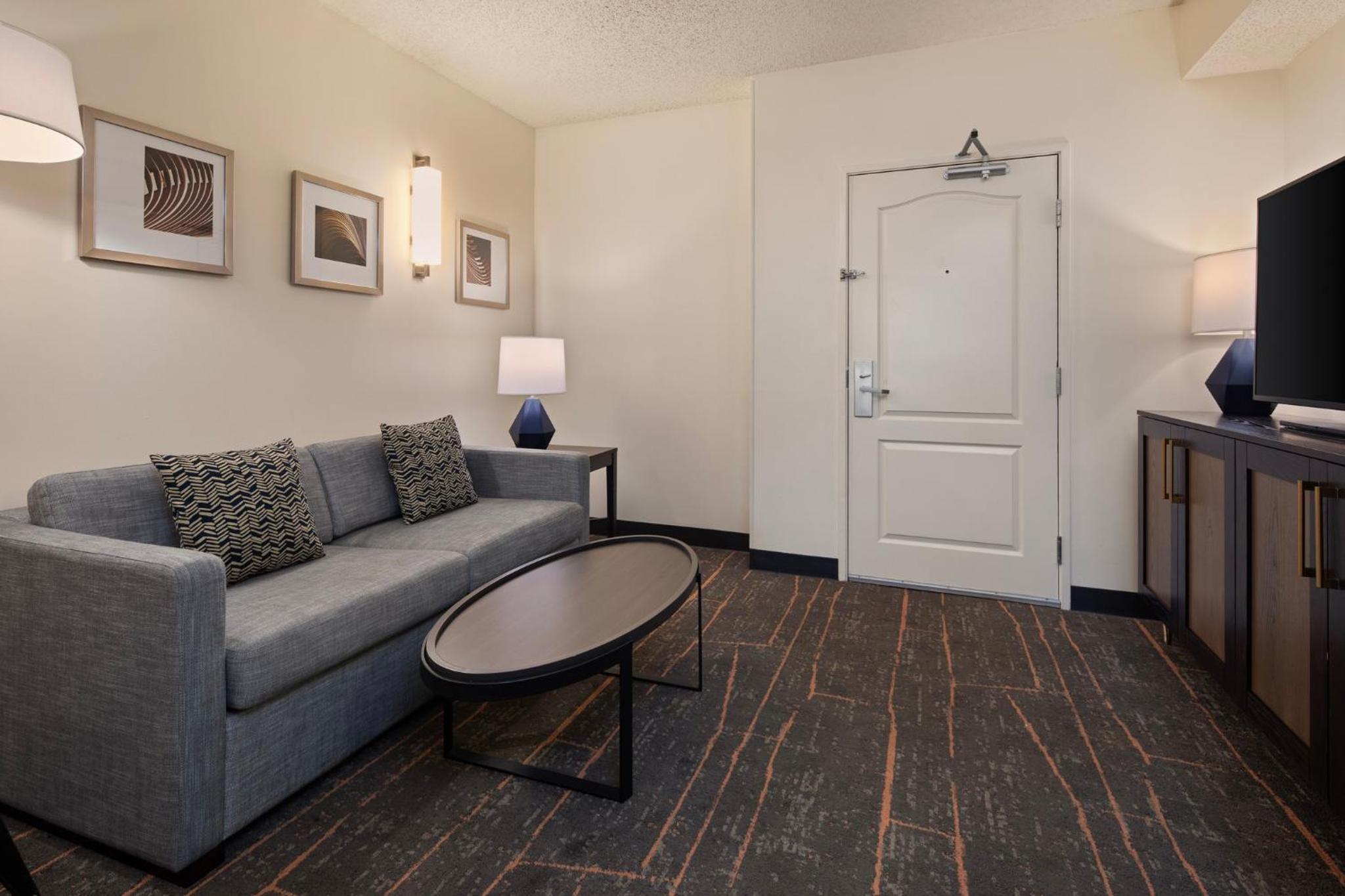 Queen Suite with Two Queen Beds - Photo 4
