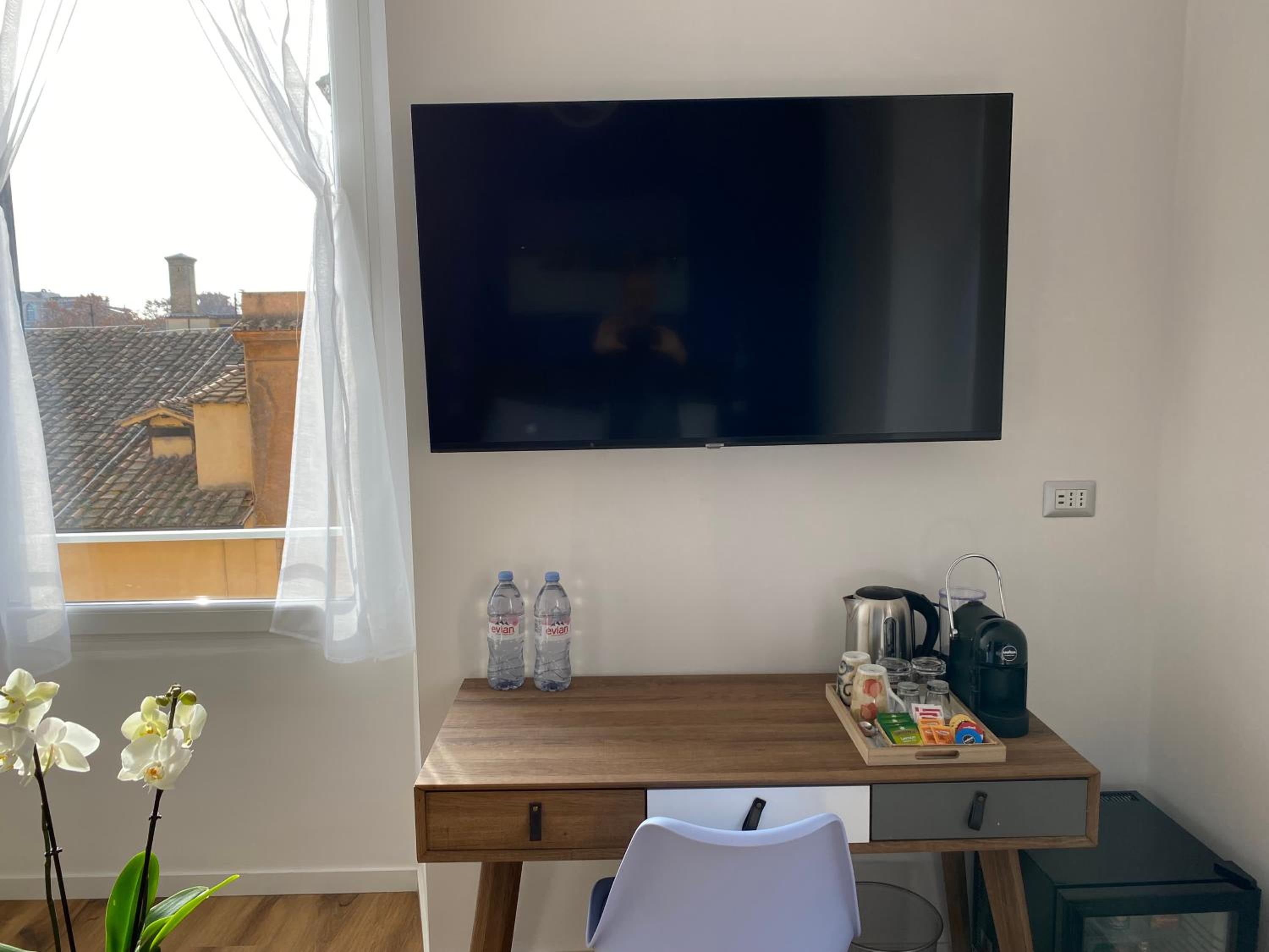 Deluxe King Room photo 2