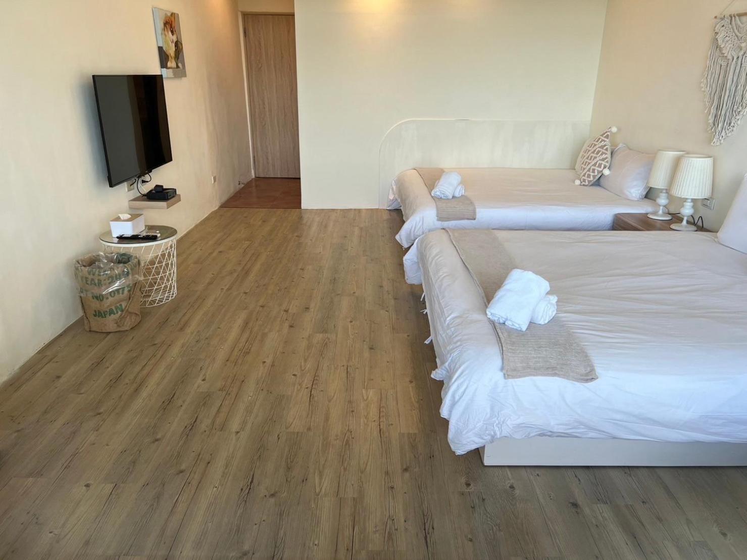Quadruple Room with Private Bathroom photo 3