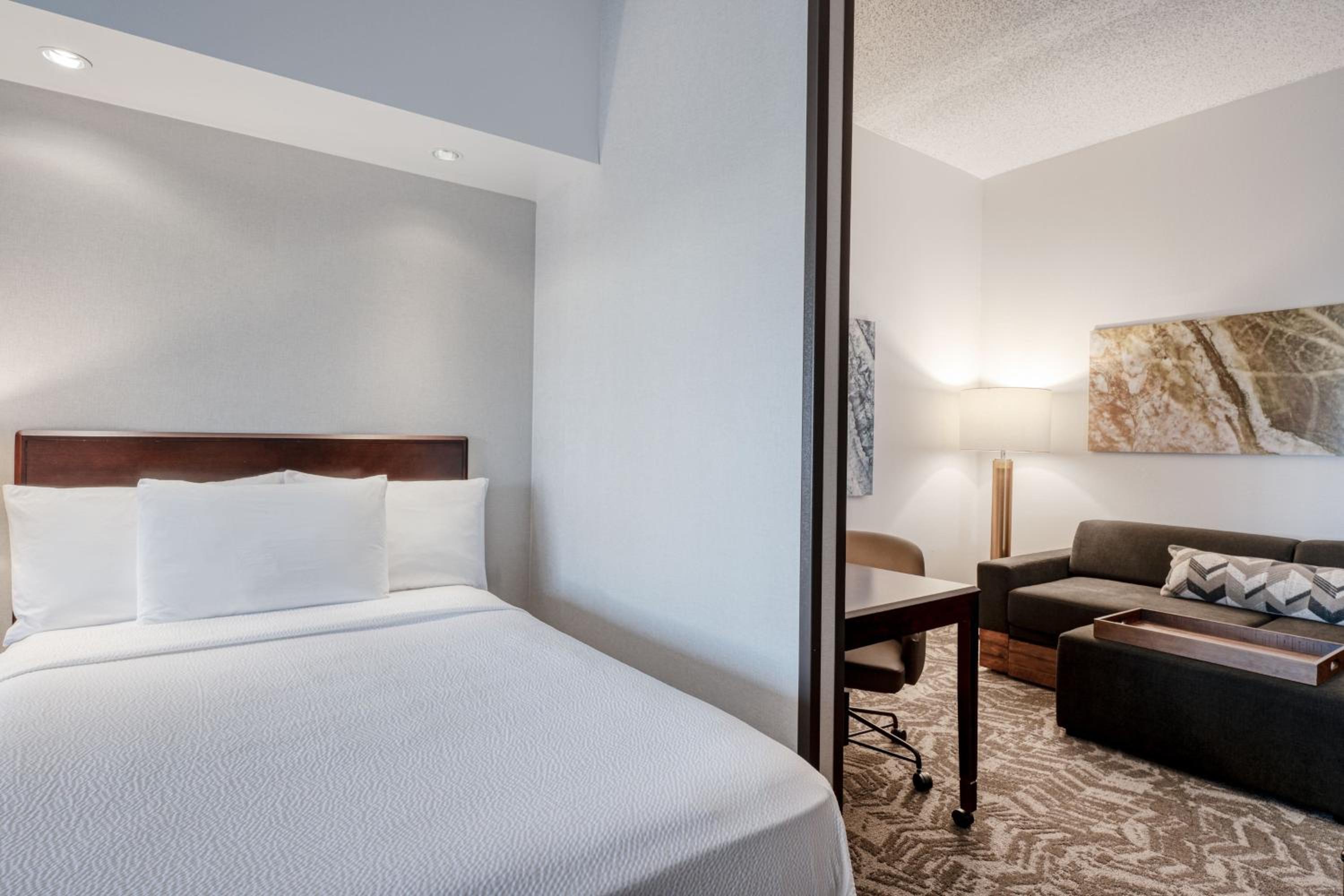 Double Suite with Two Double Beds, Bathtub and Trundle Sofa - Mobility Access/Hearing Accessible photo 2