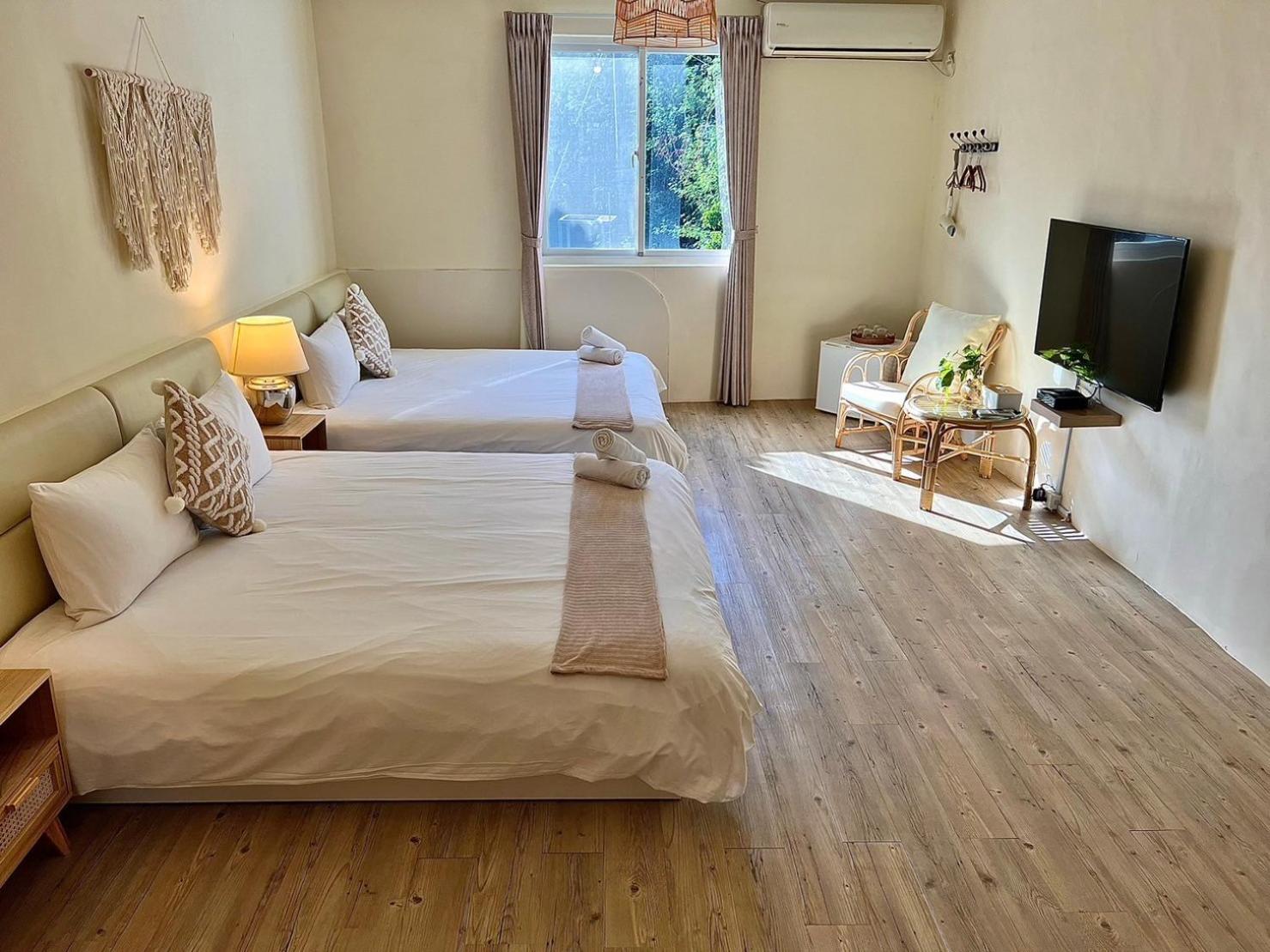 Queen Room with Two Queen Beds photo 2