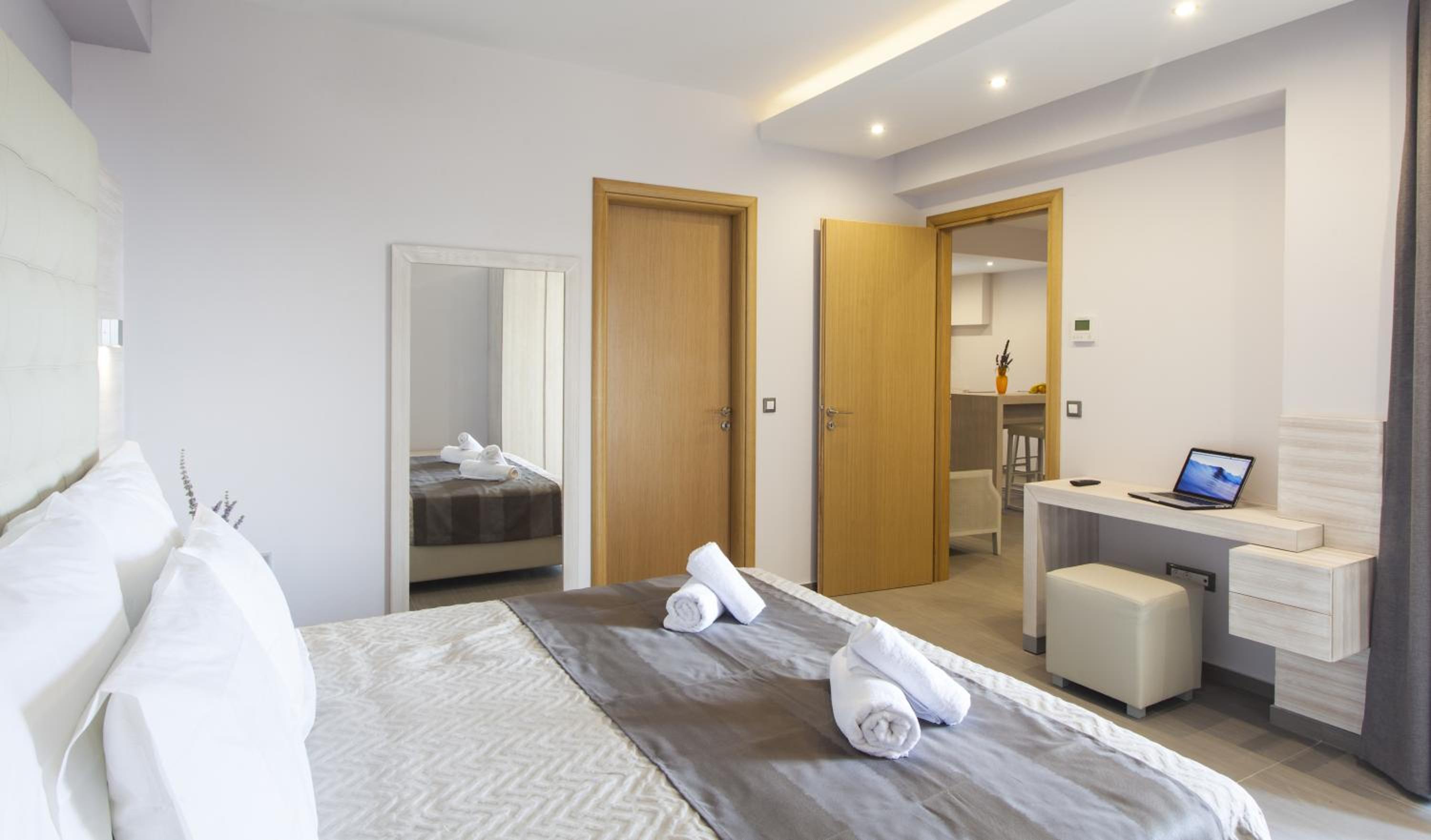 Suite with Garden View - Photo 1