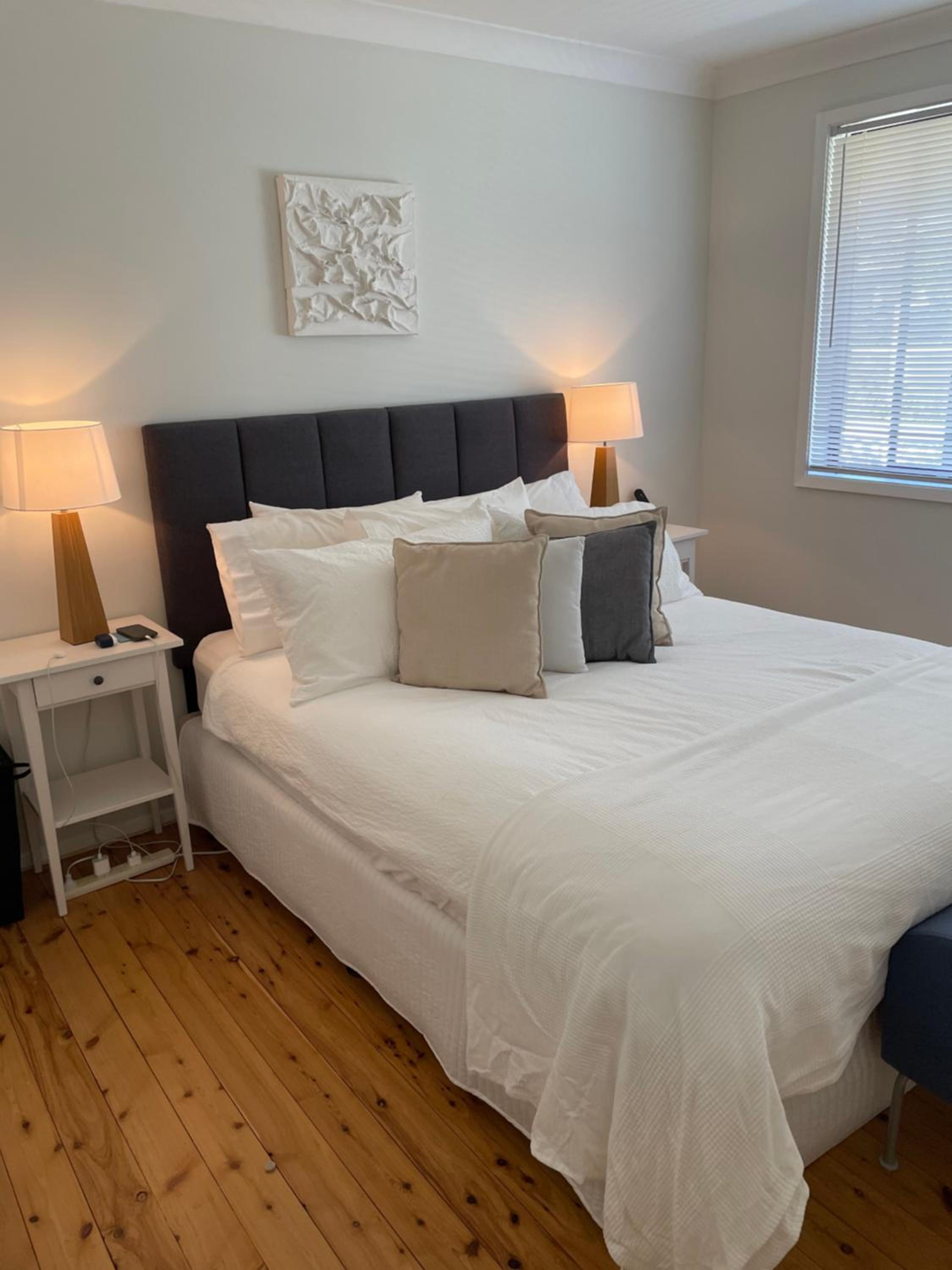 Five-Bedroom House photo 1