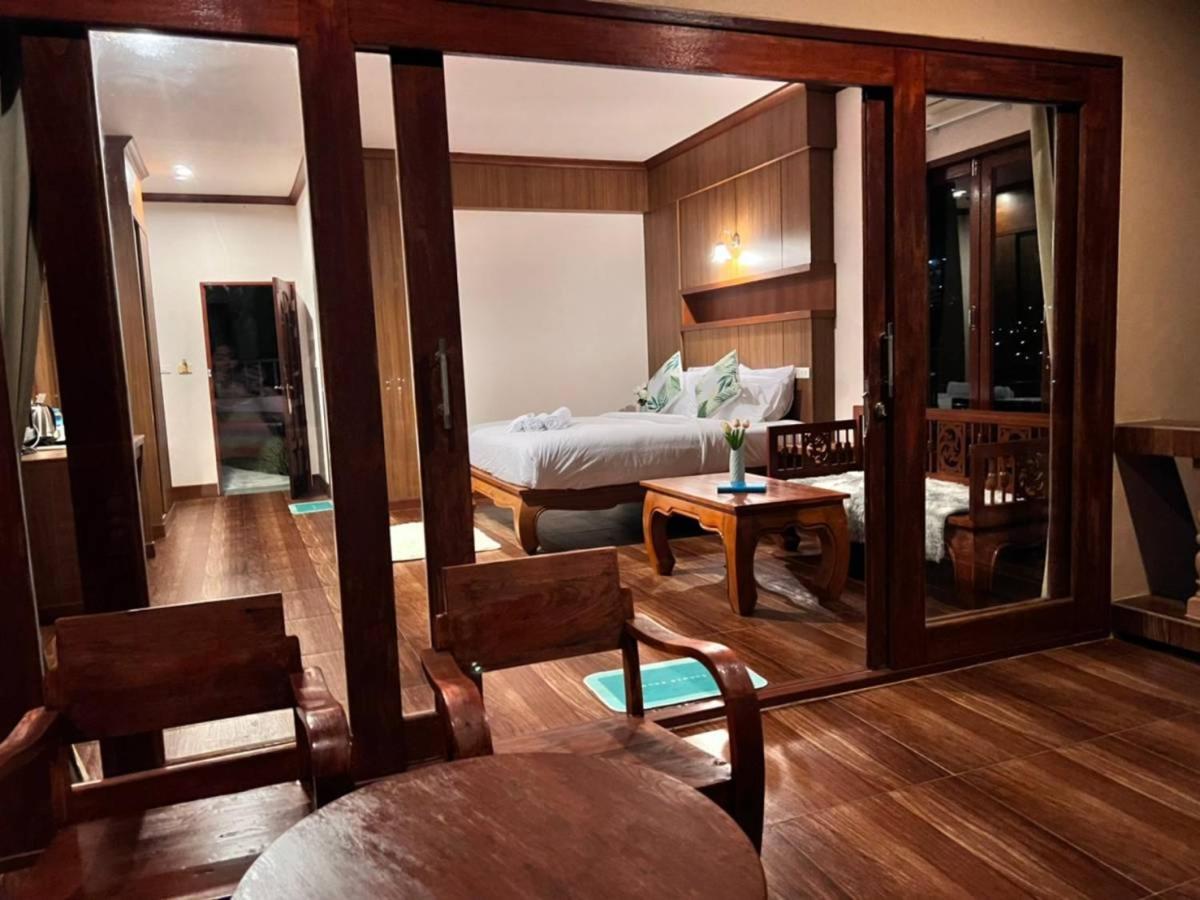 Superior Bungalow with Sea View - Photo 9