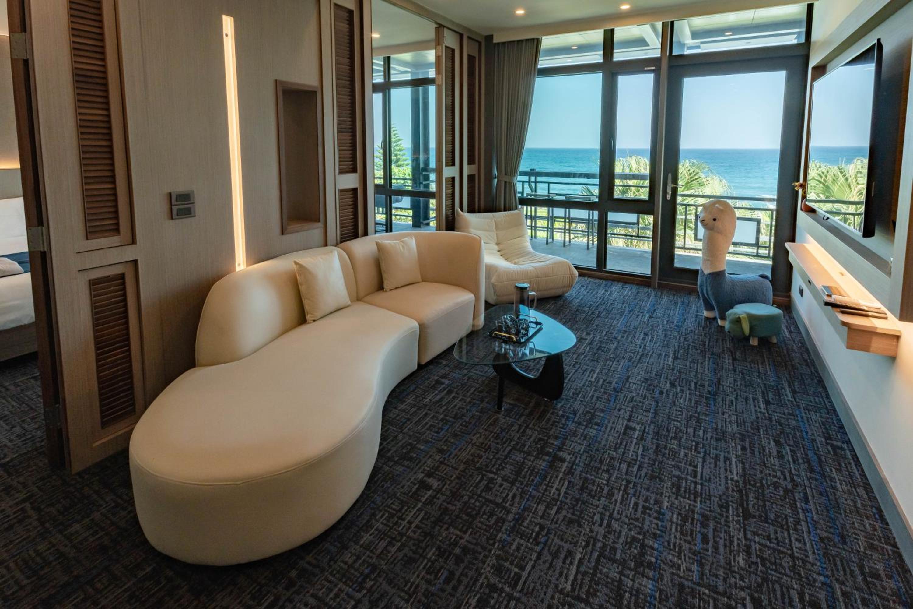 Quadruple Room with Sea View - Photo 7