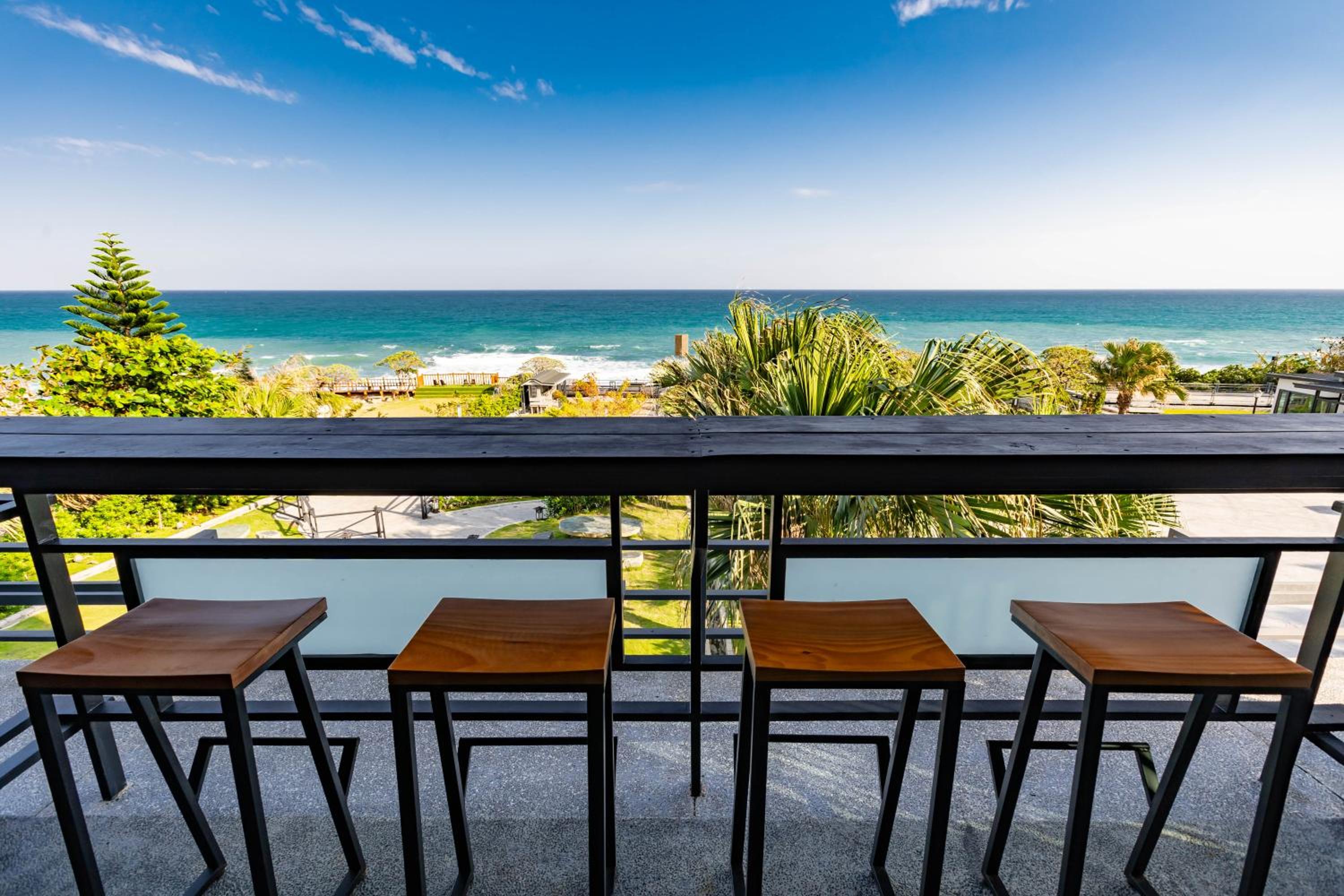Quadruple Room with Sea View - Photo 3