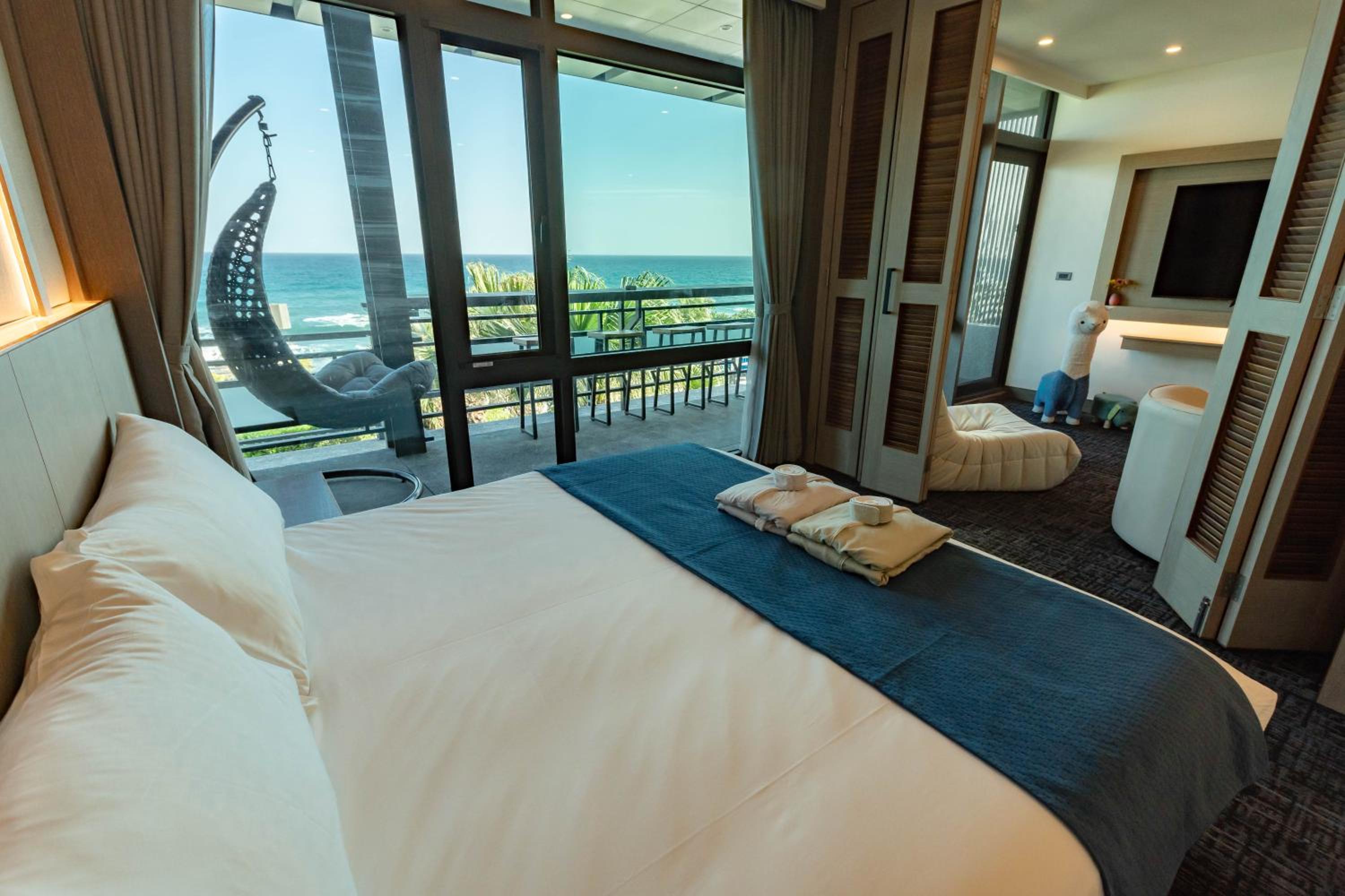 Quadruple Room with Sea View - Photo 2