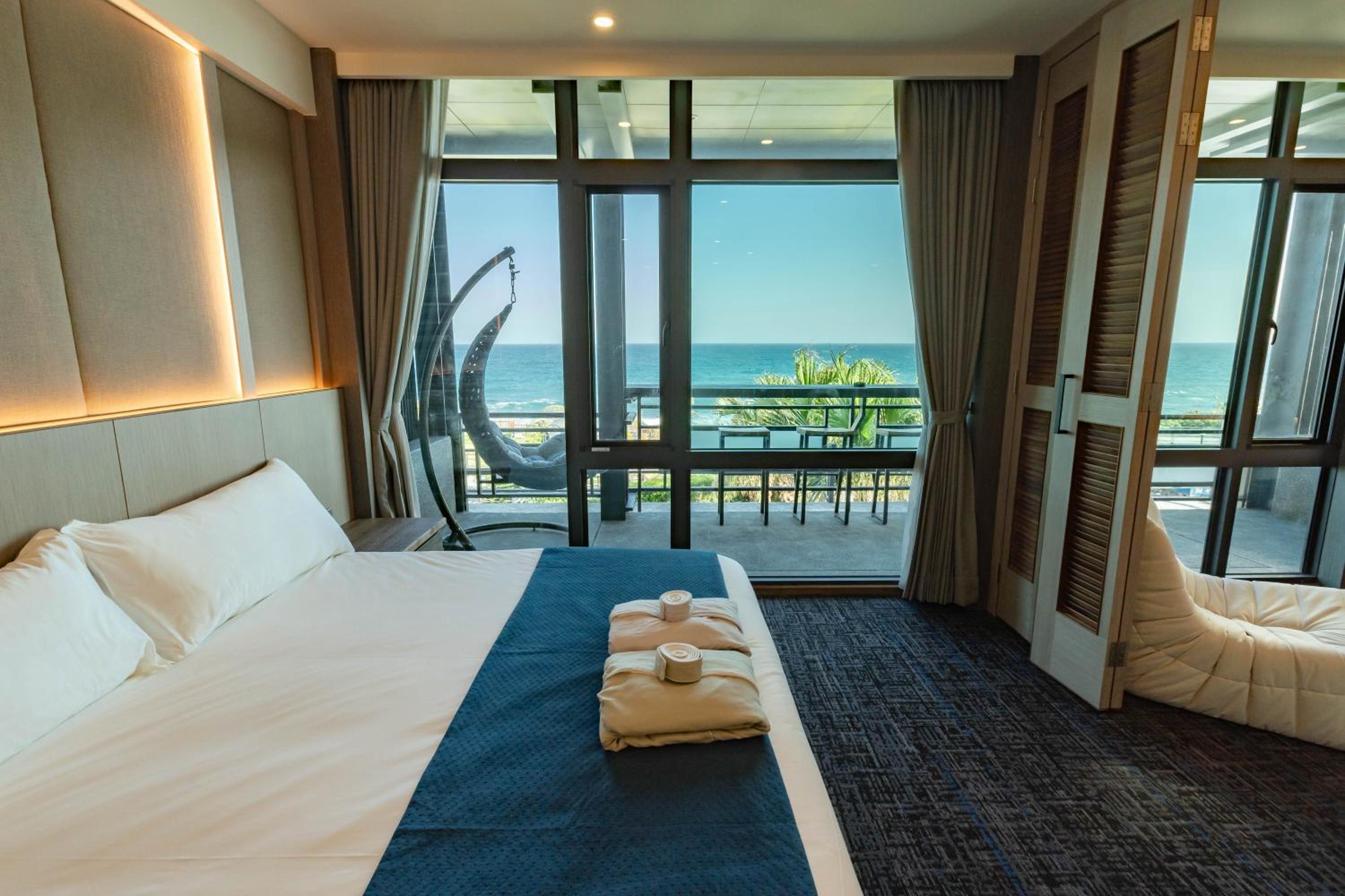 Quadruple Room with Sea View - Photo 11
