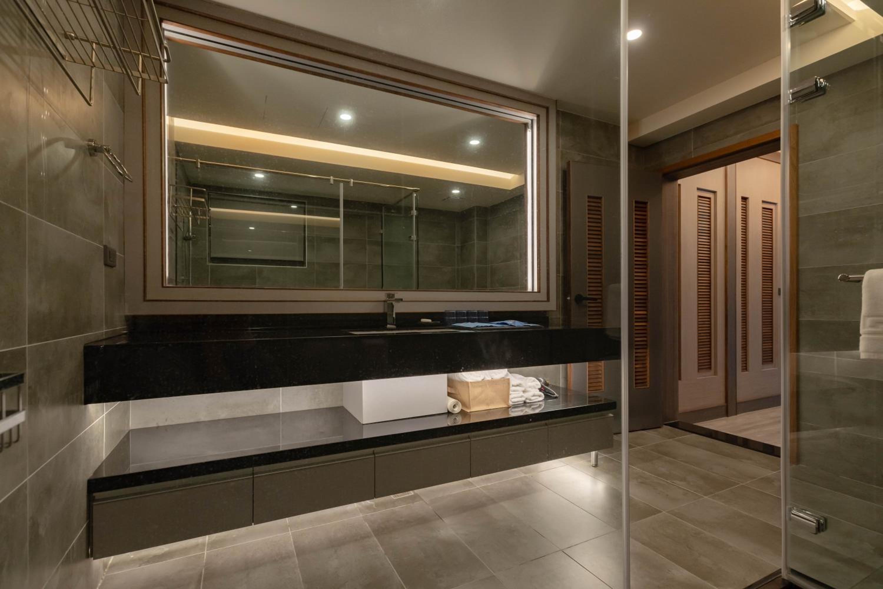Quadruple Room with Sea View - Photo 9