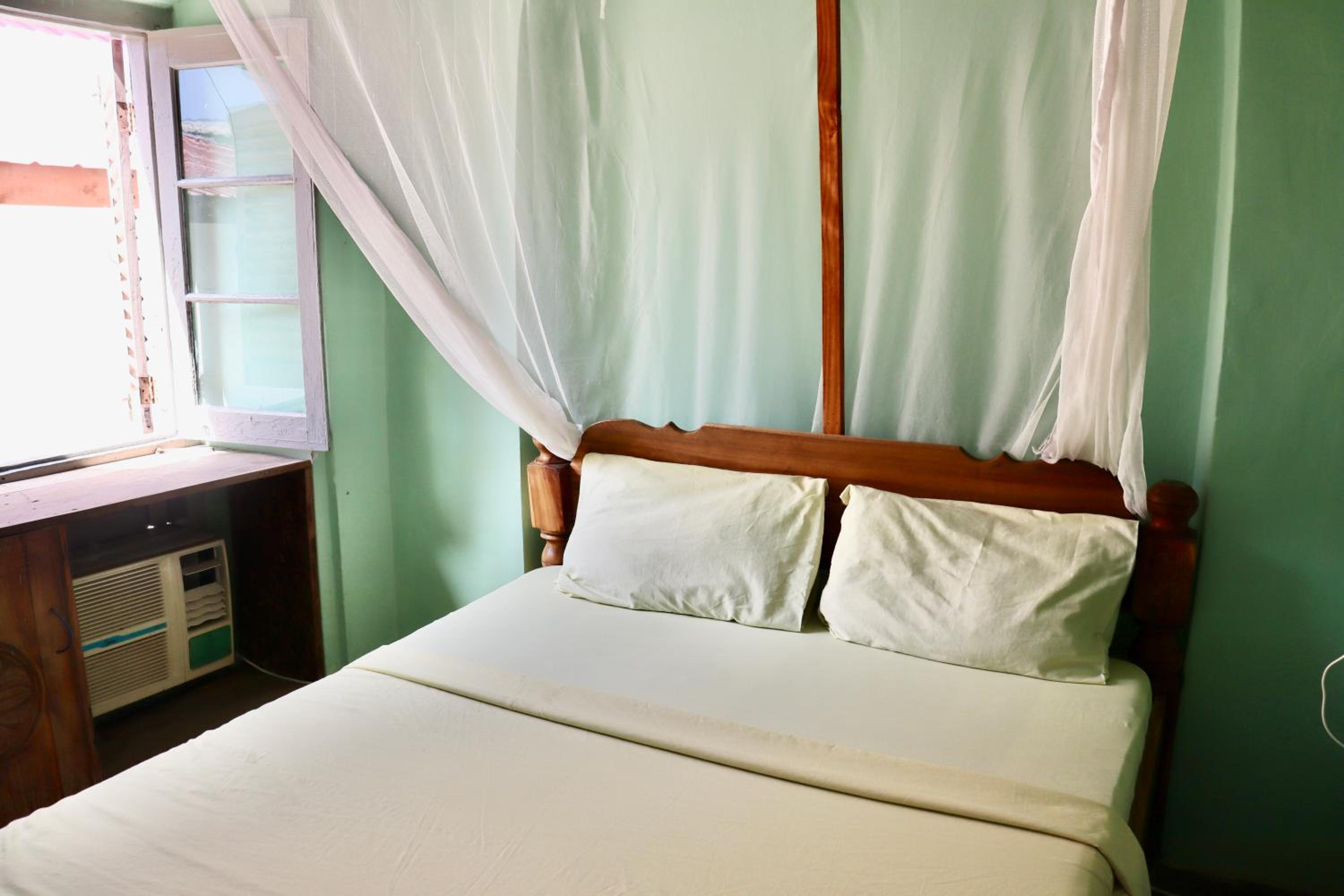 Double Room with Shared Bathroom photo 2