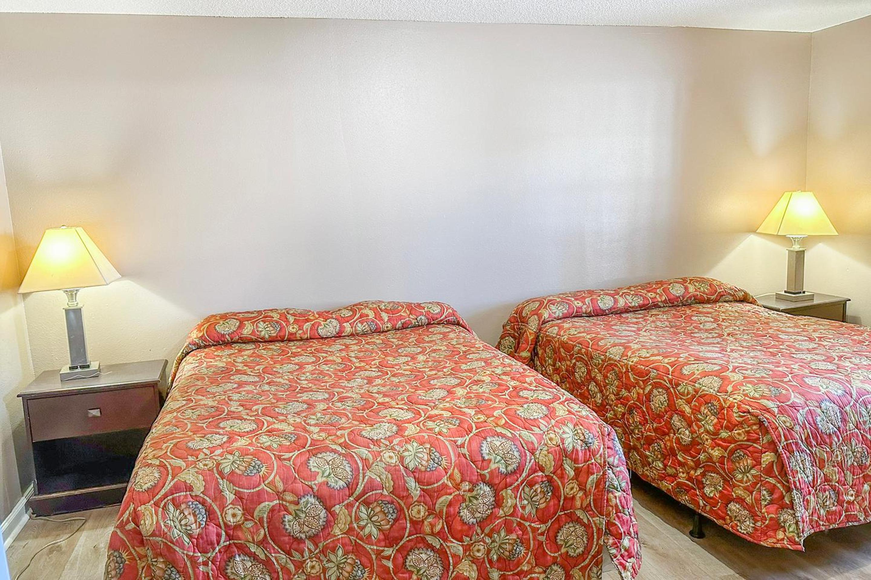 2 Queen Bed Smoking - Photo 1