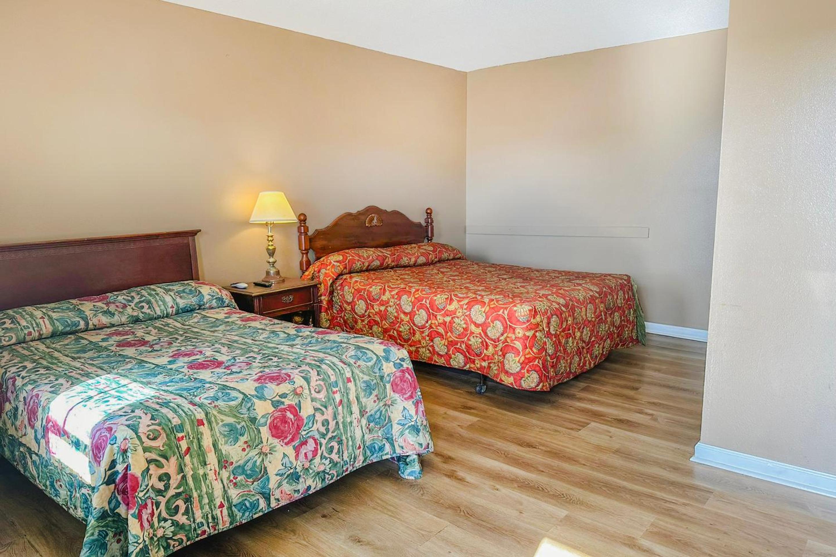 Premium 2 Queen Bed Smoking - Photo 1