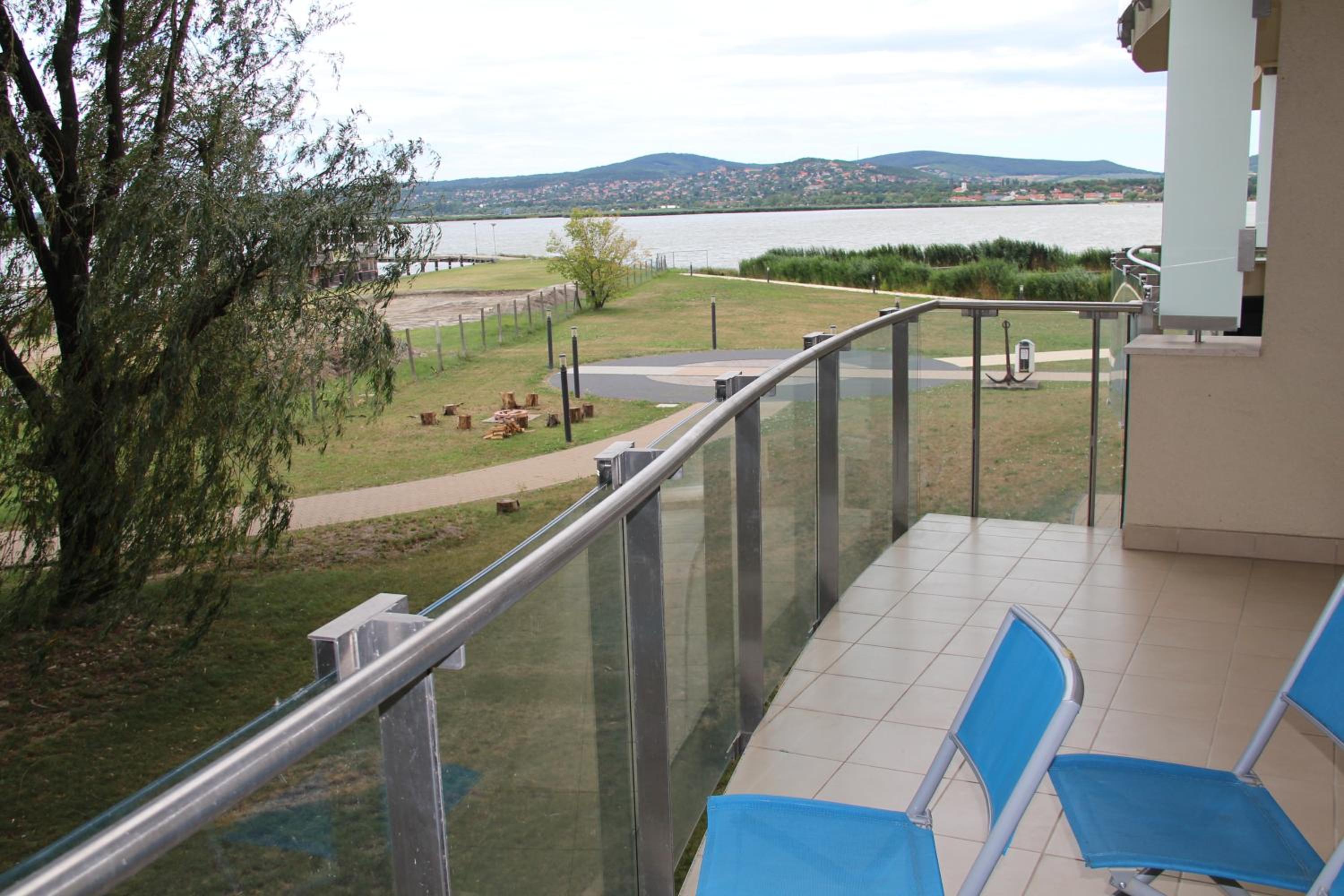 Apartment with Balcony photo 2