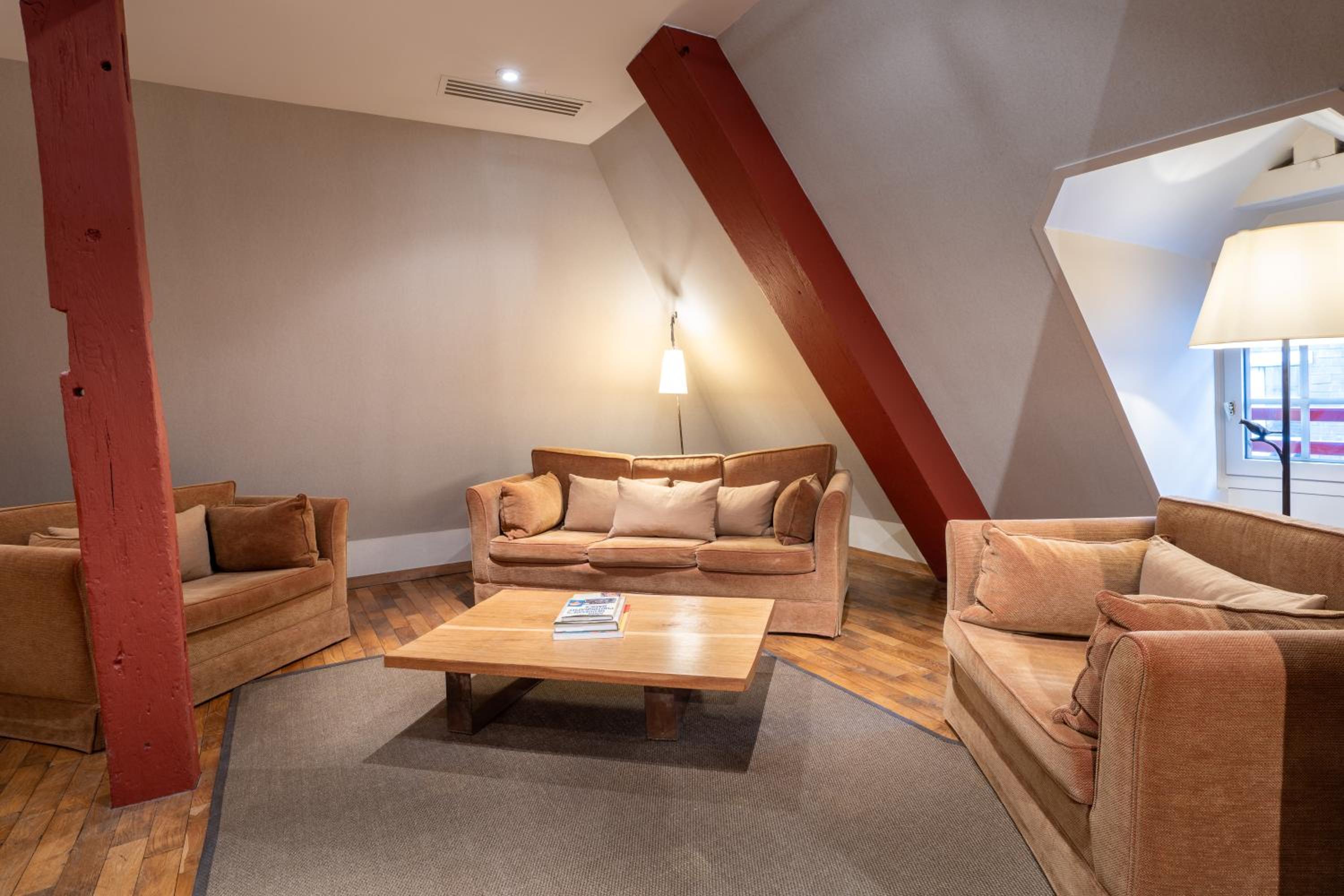 Suite - Photo 3