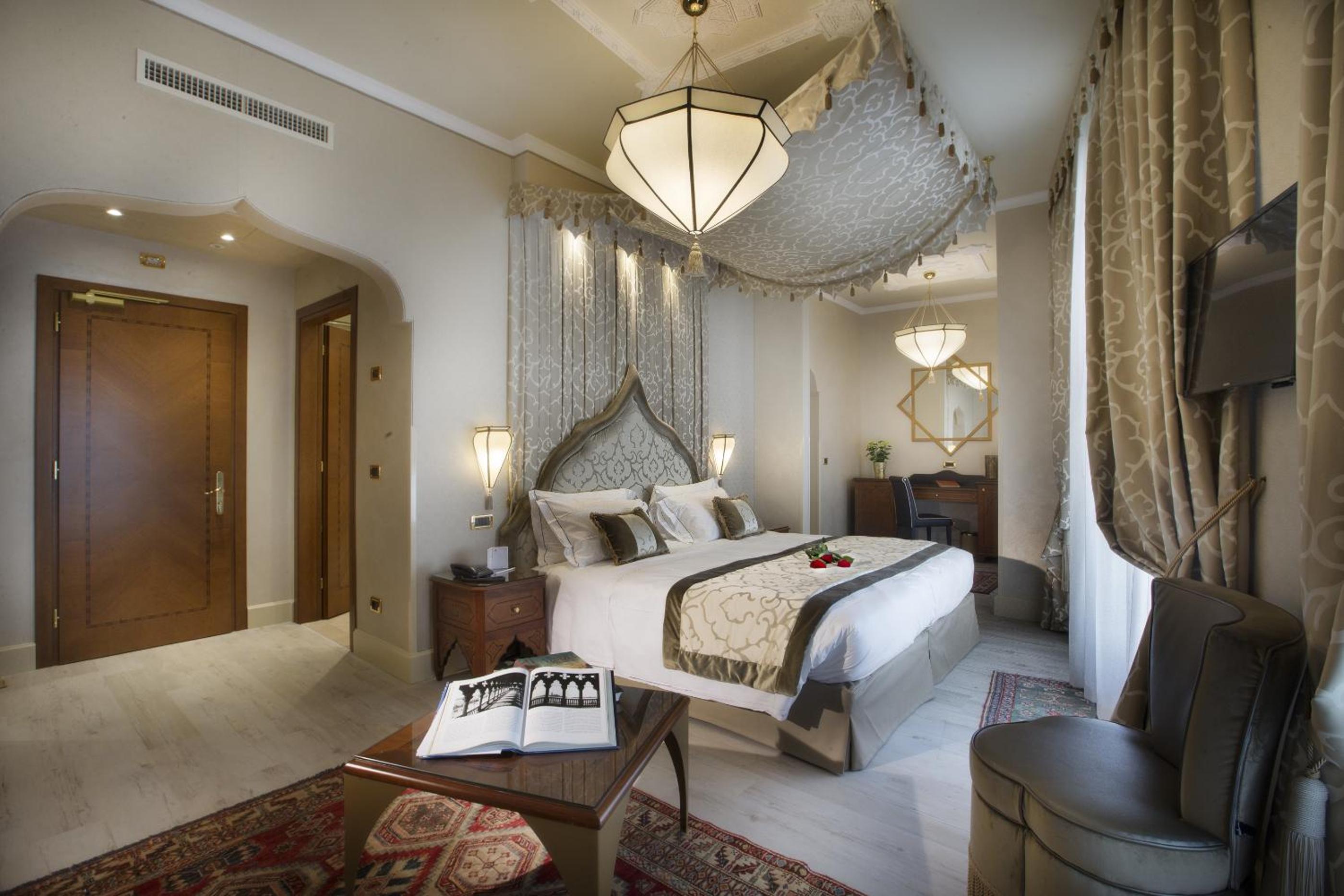 Suite with Canal View