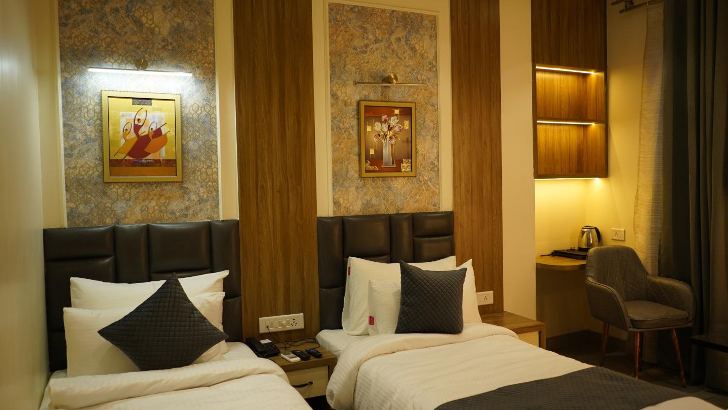 Deluxe Double Or Twin Room With City View photo 2