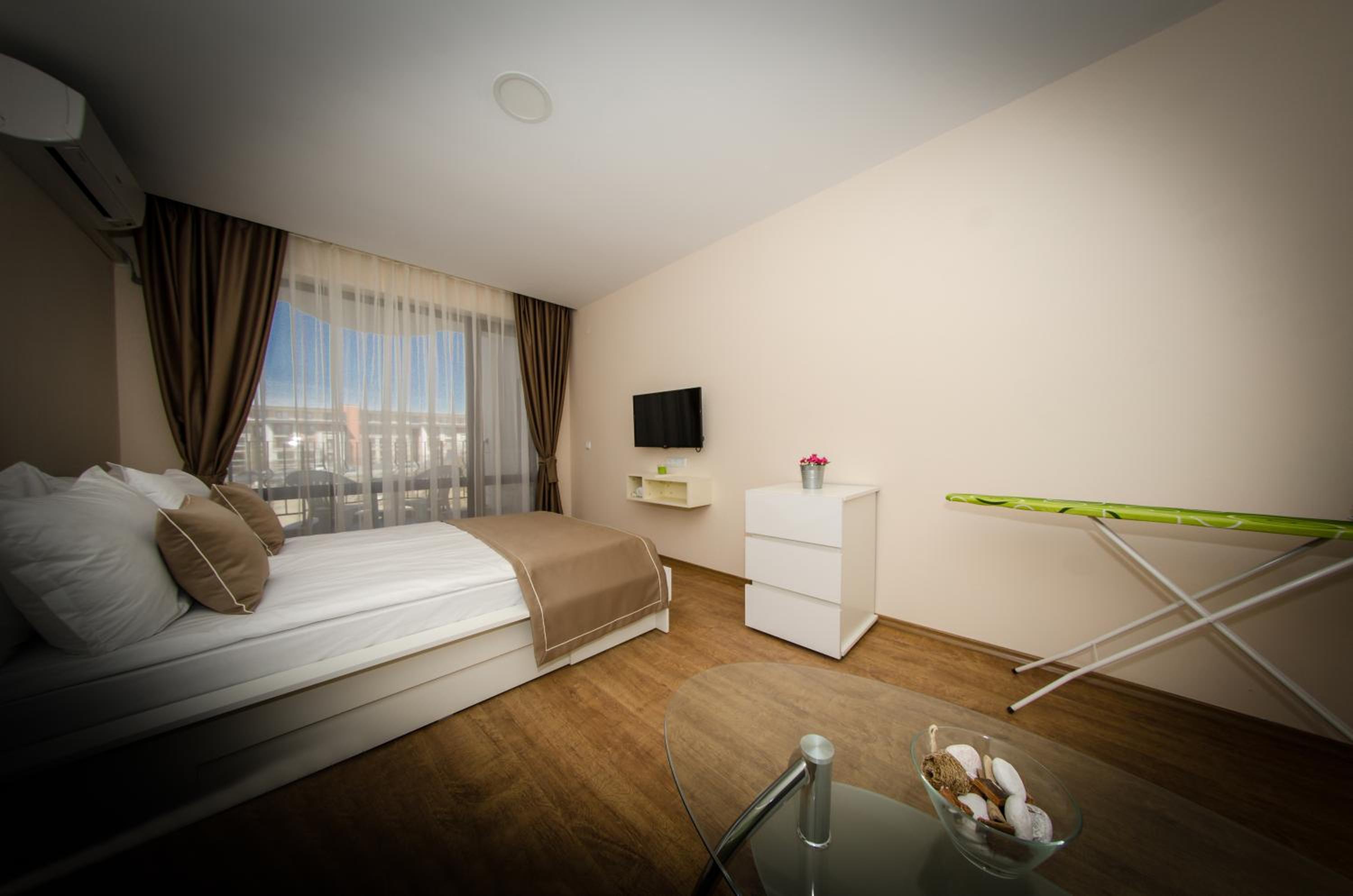 Studio with Balcony (2 Adults) photo 1