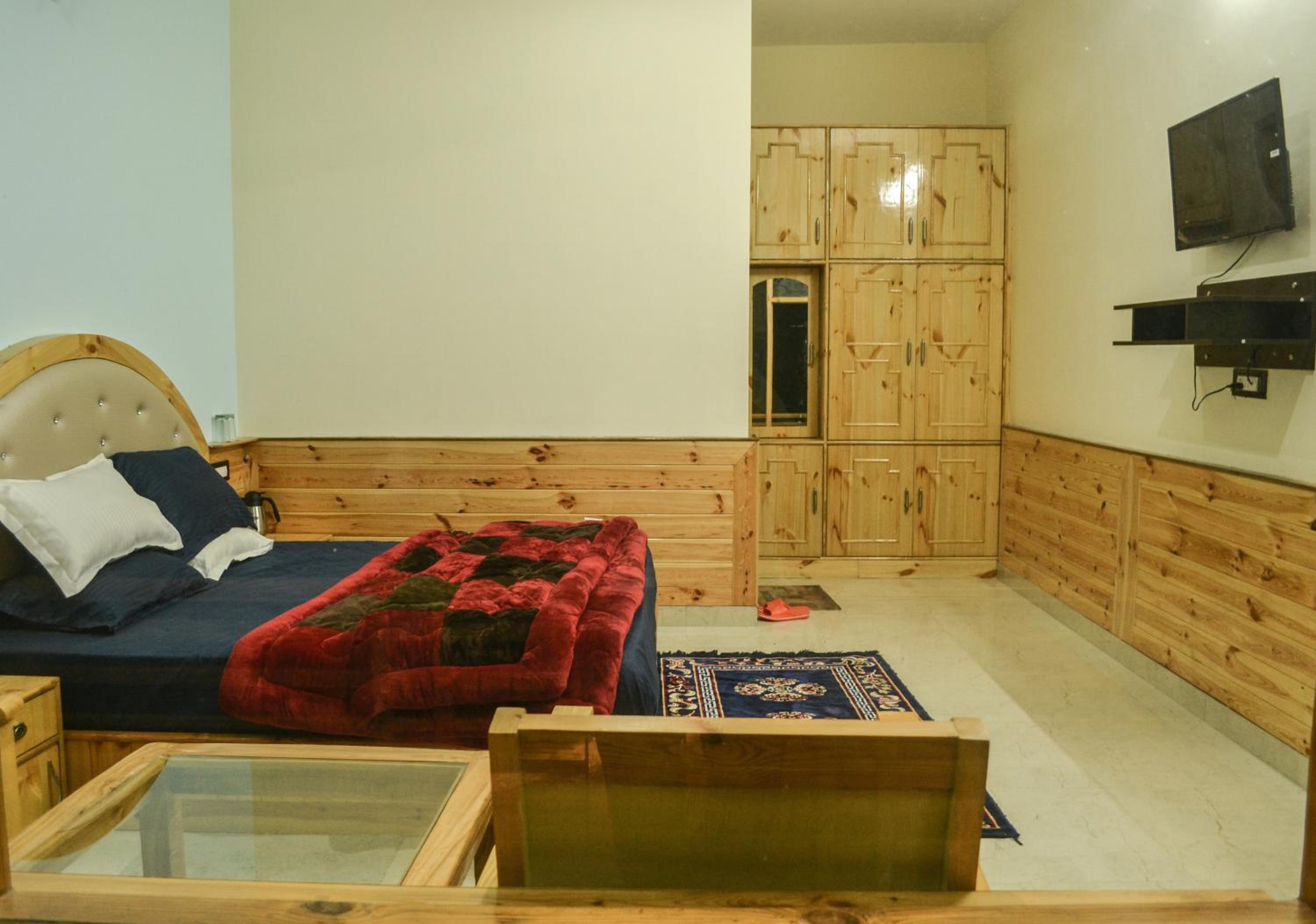 Deluxe Double Room (1 Adult + 1 Child) photo 2