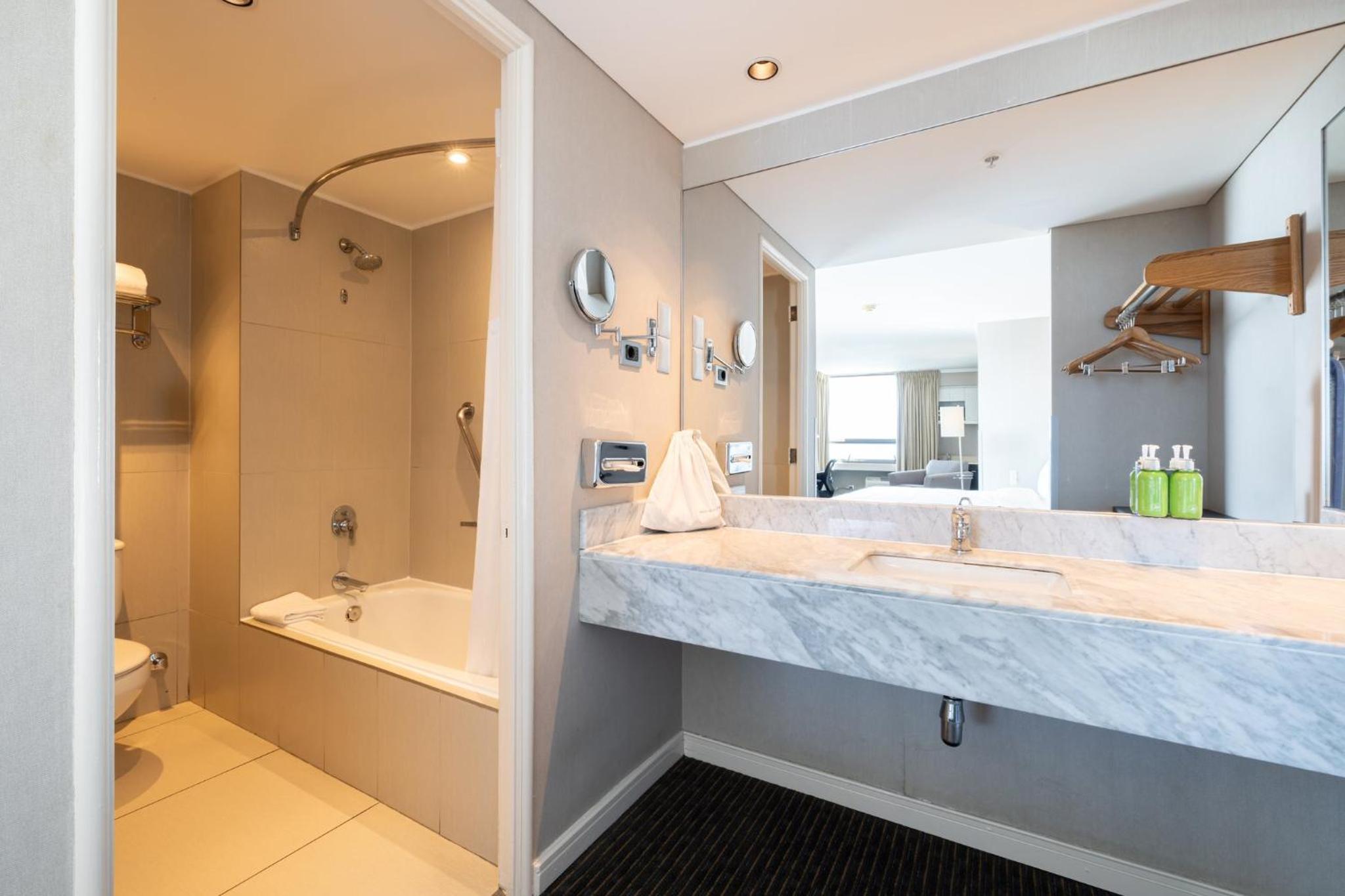 King Suite with Ocean View photo 2