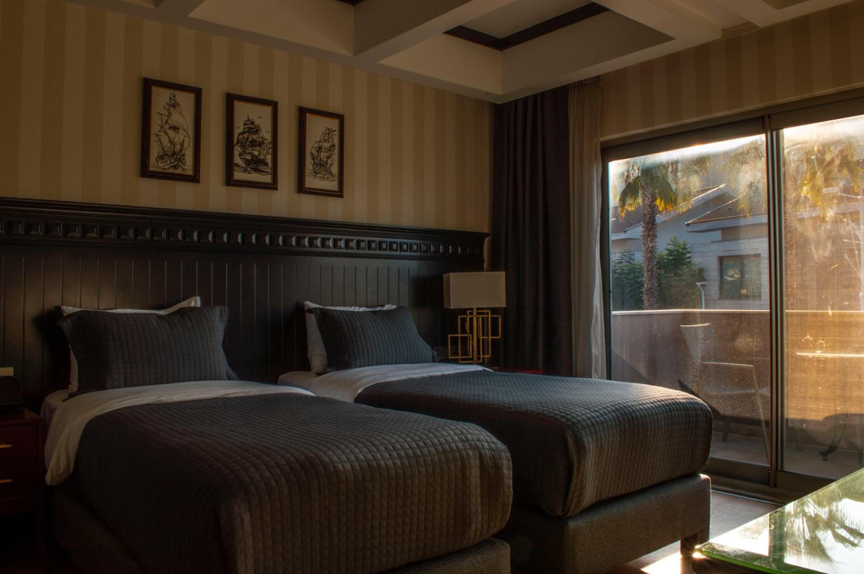 Superior Twin Room with Sea View - Photo 1