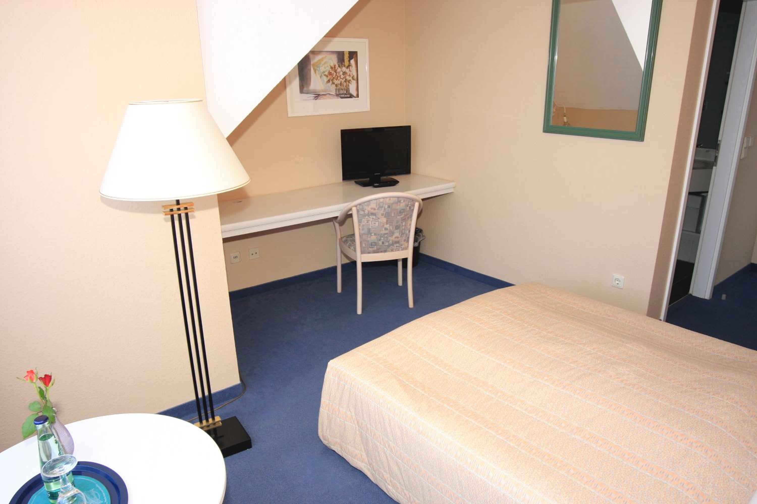 Single Room photo 2