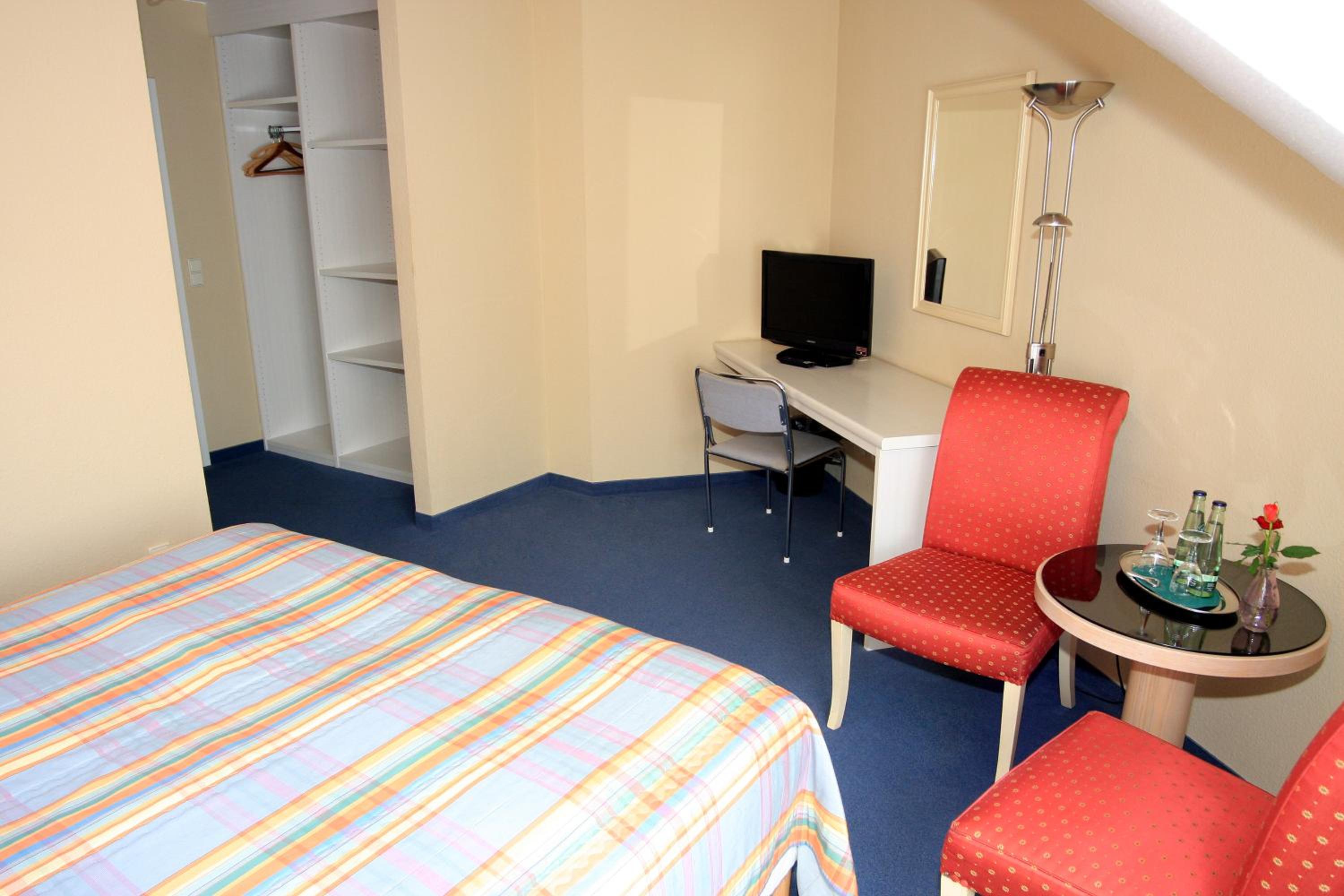 Single Room photo 3