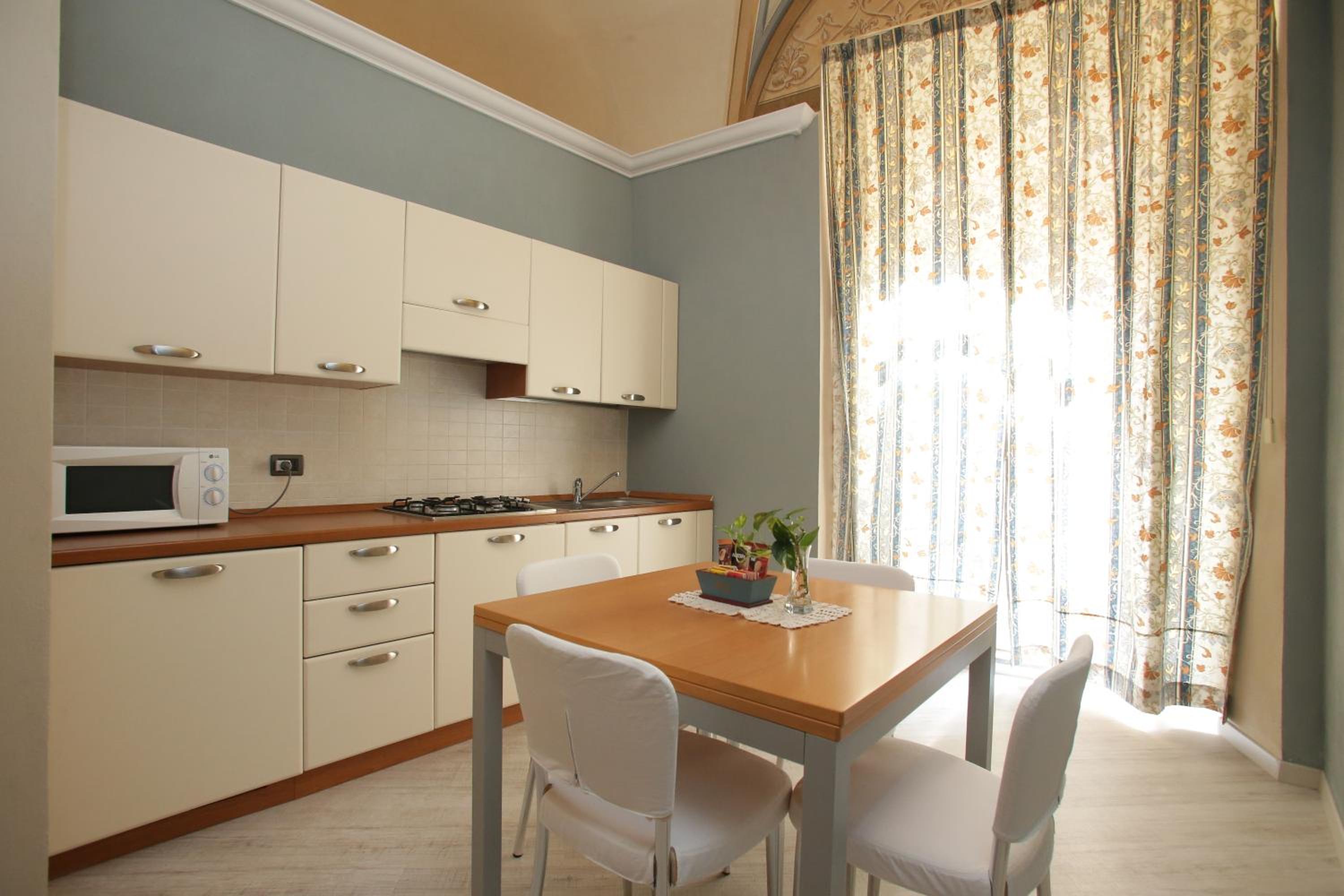 Superior One-Bedroom Apartment with Balcony - Photo 4
