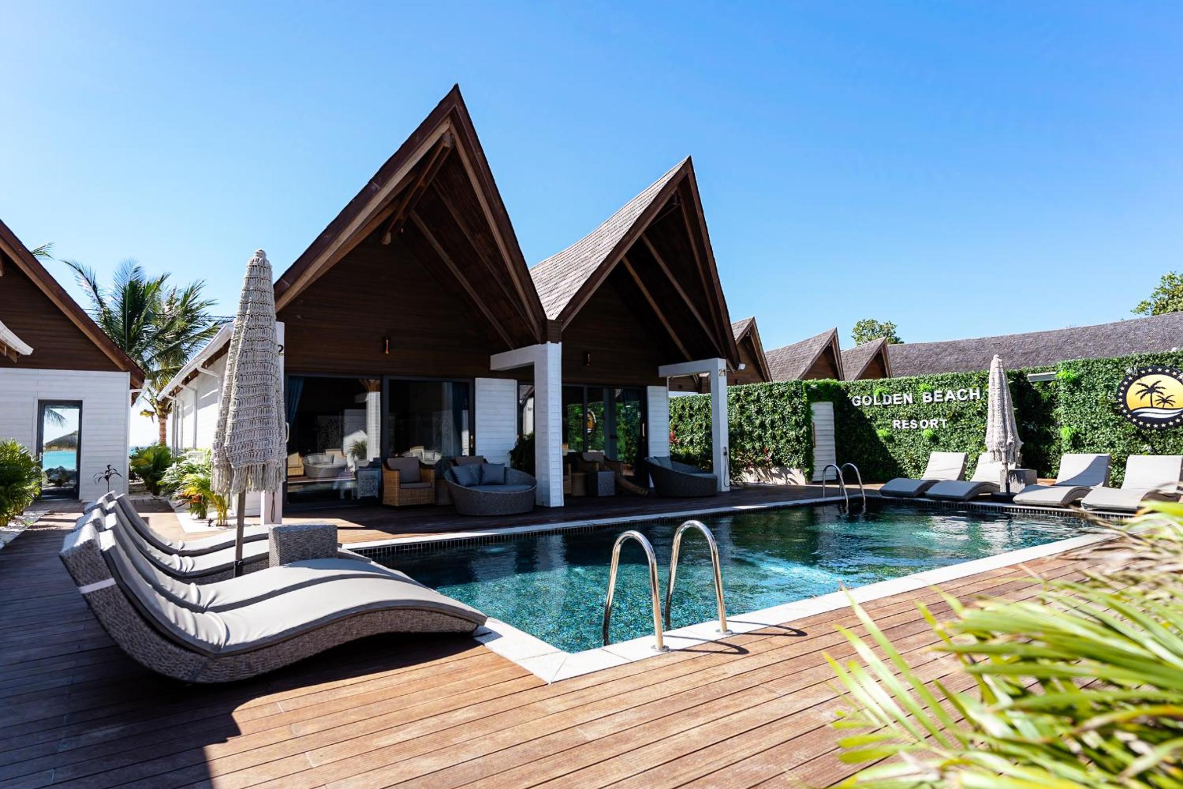 King Room with Pool View - Photo 18