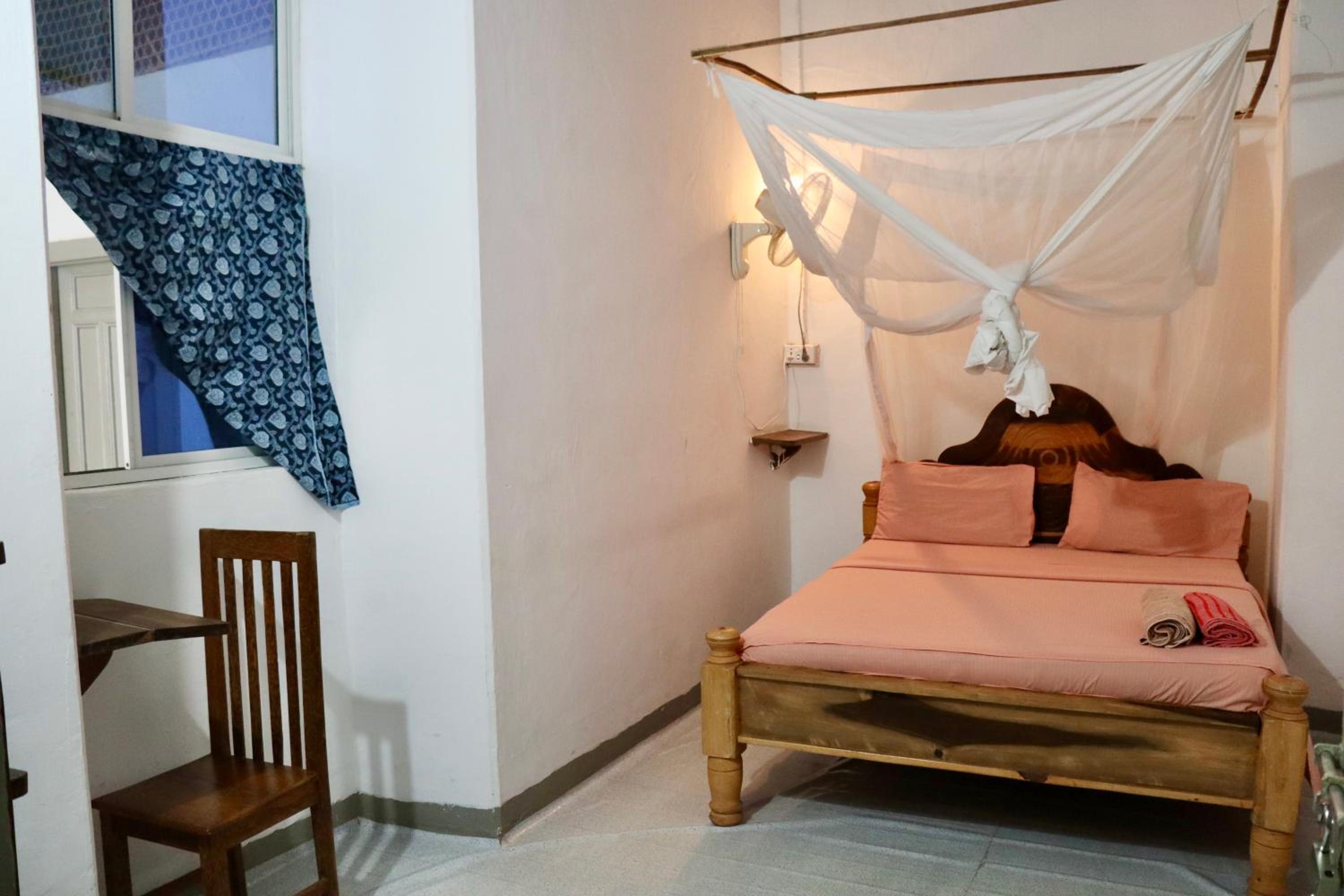 Standard Double Room with Fan and Shared Bathroom photo 1