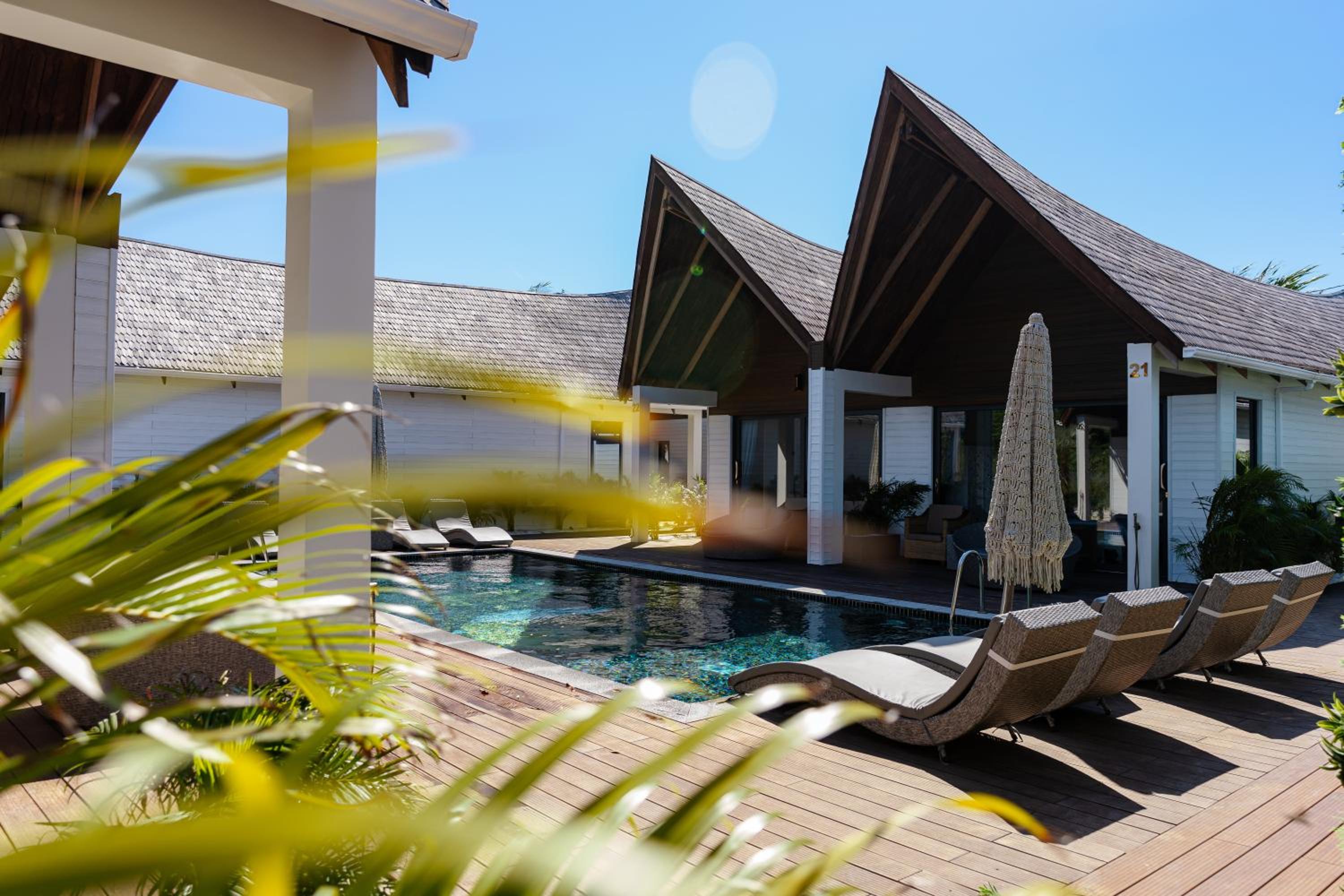 King Room with Pool View - Photo 4