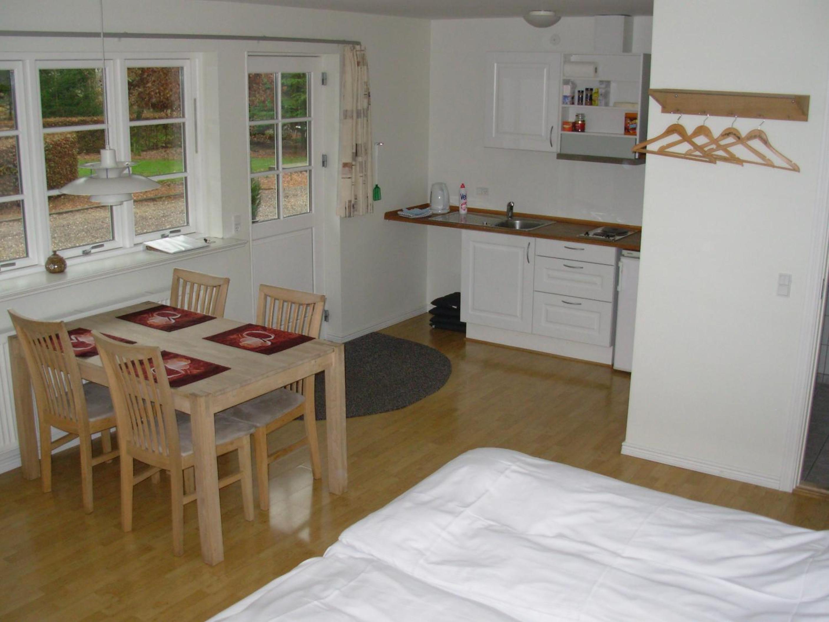 Single Room with Private Bathroom photo 3