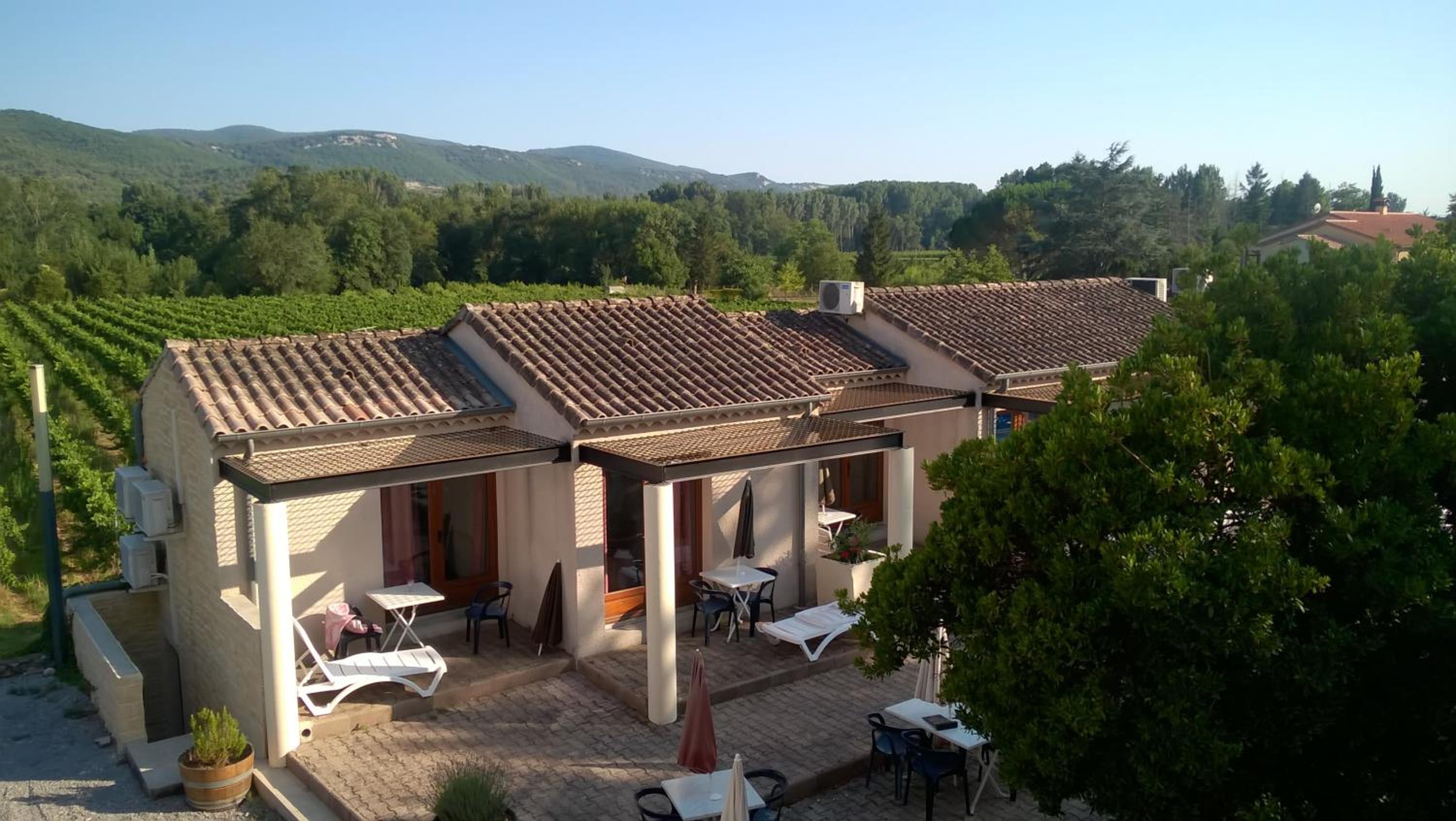 Double Room with Pool View - Photo 8