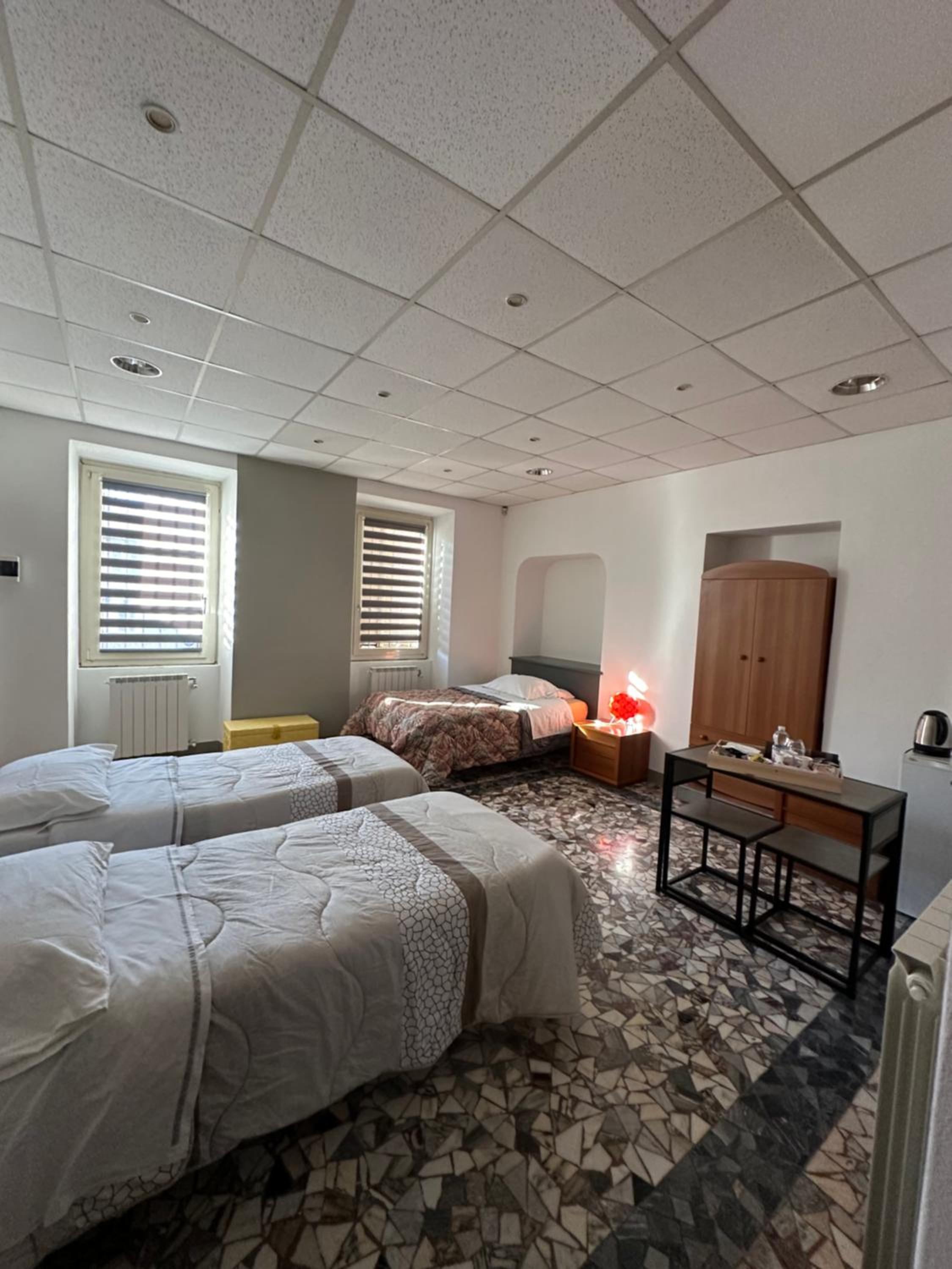 Double or Twin Room with Private Bathroom - Photo 7