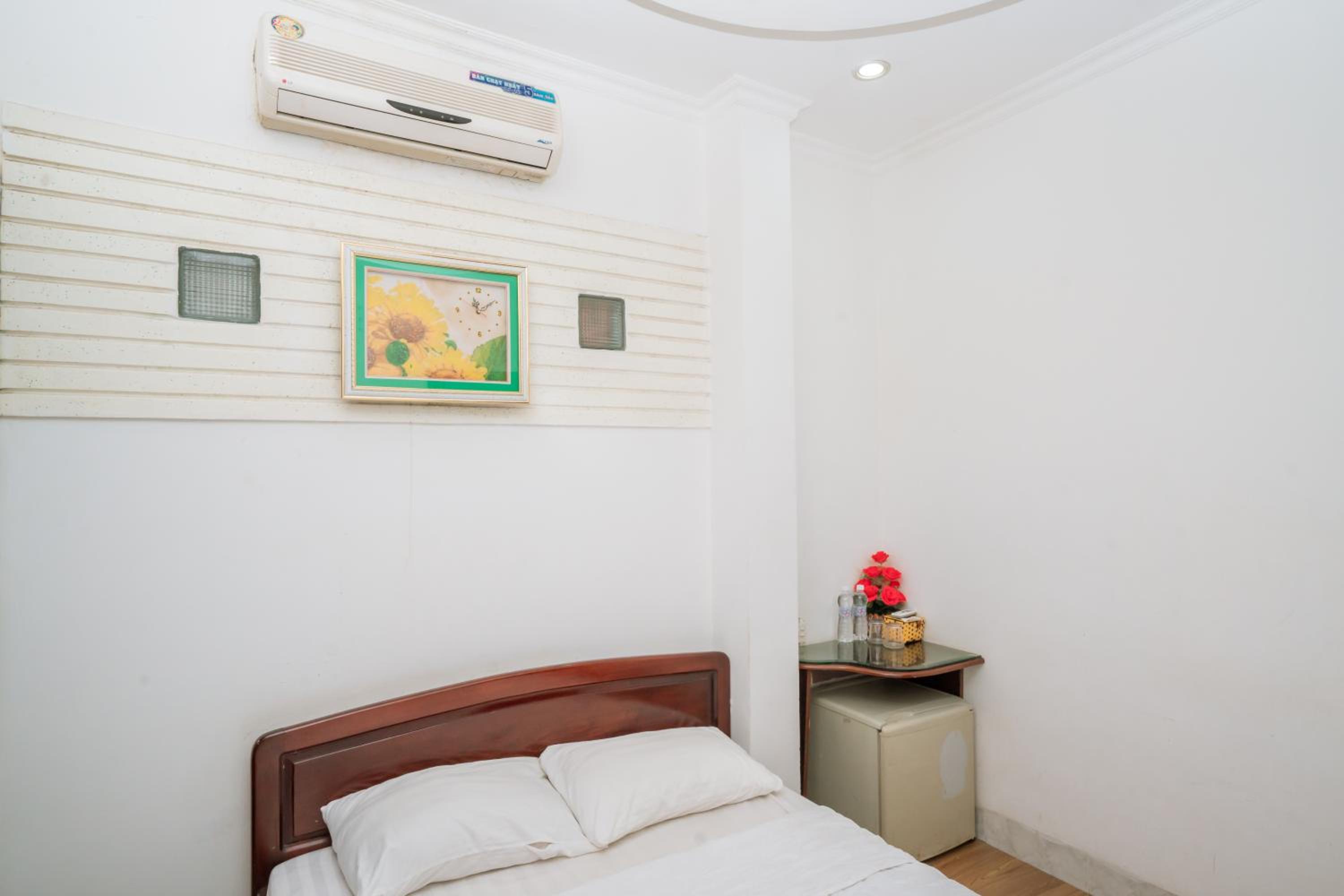 Standard Double Room - Photo 8