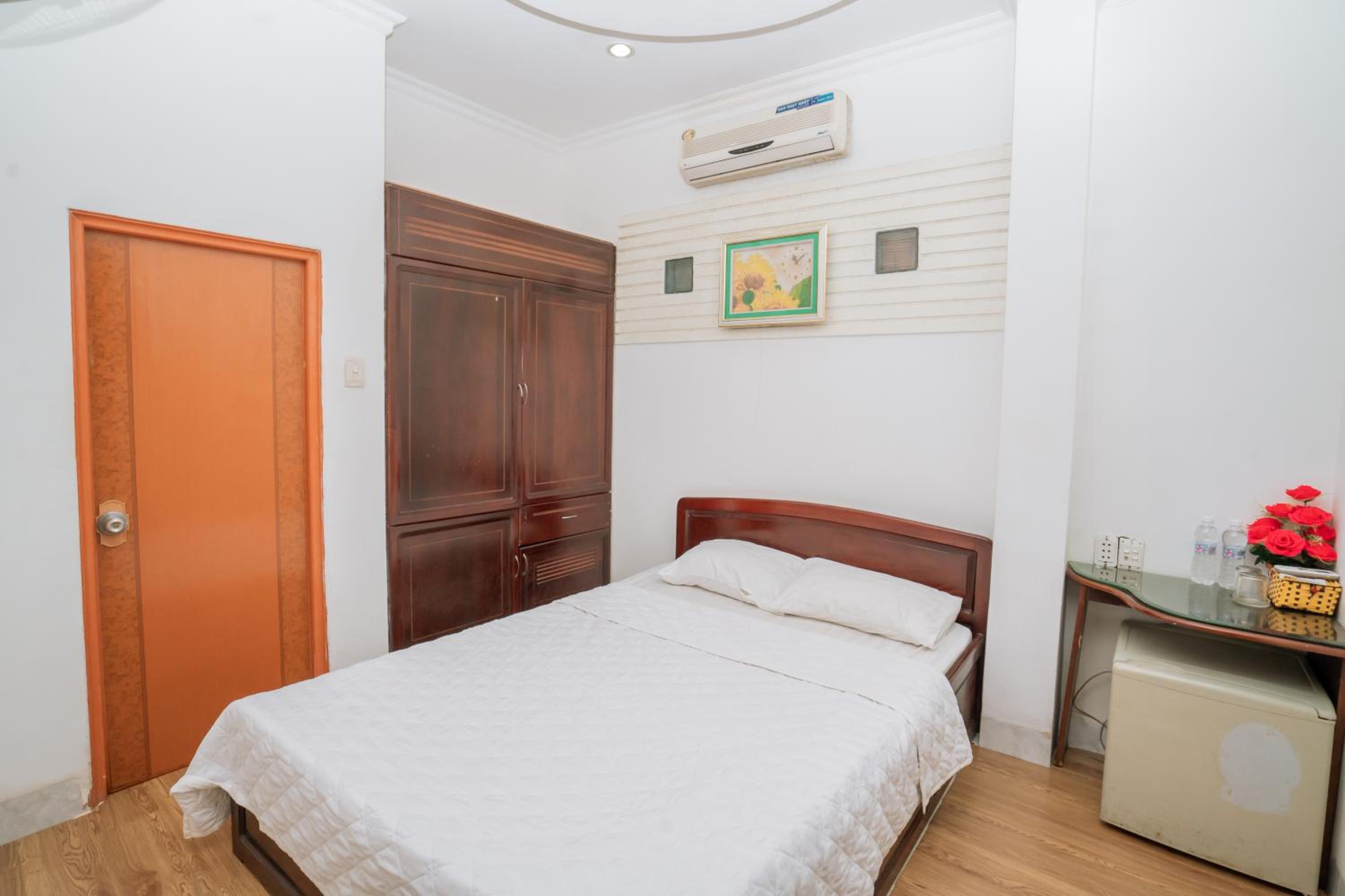 Standard Double Room - Photo 12