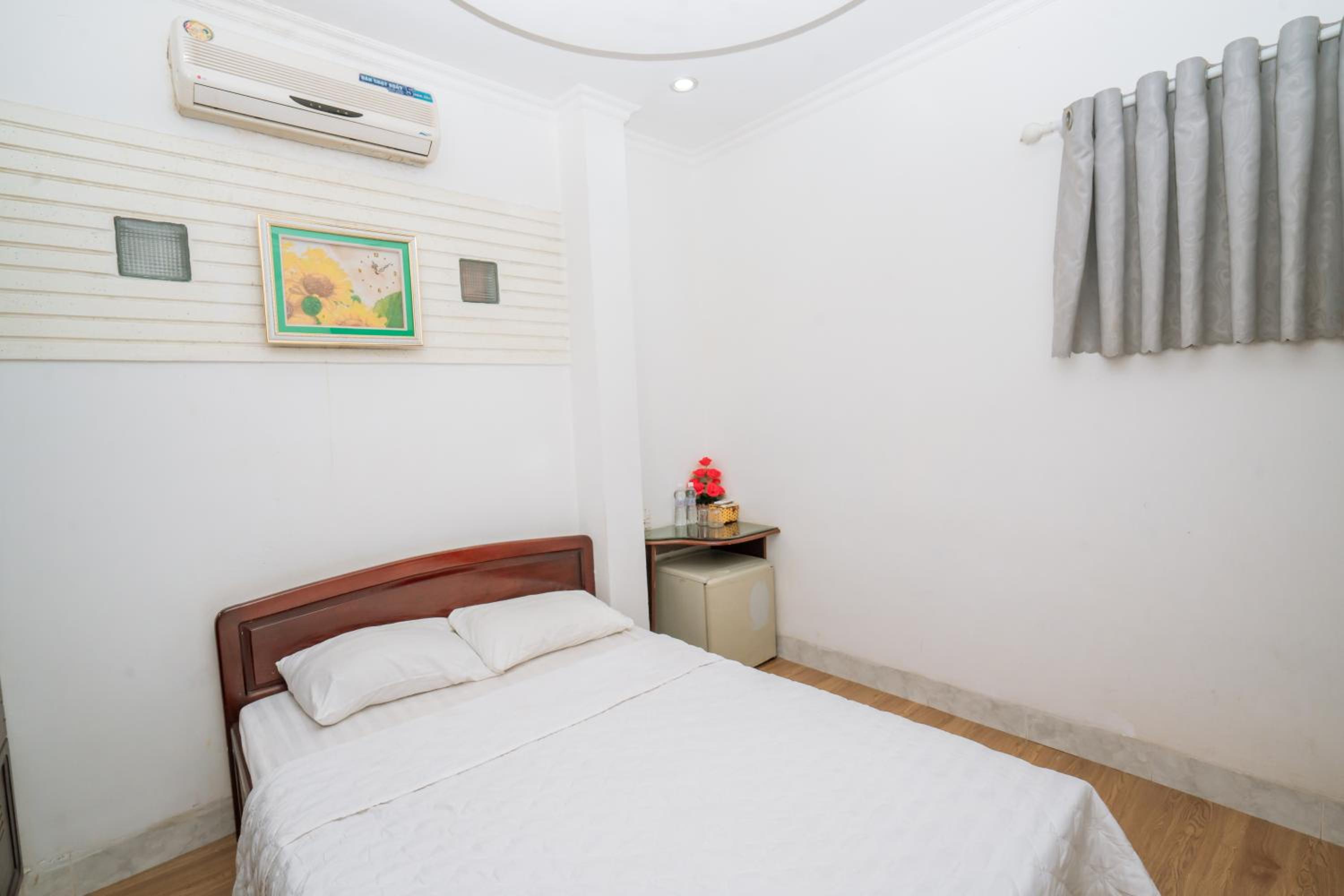 Standard Double Room - Photo 11