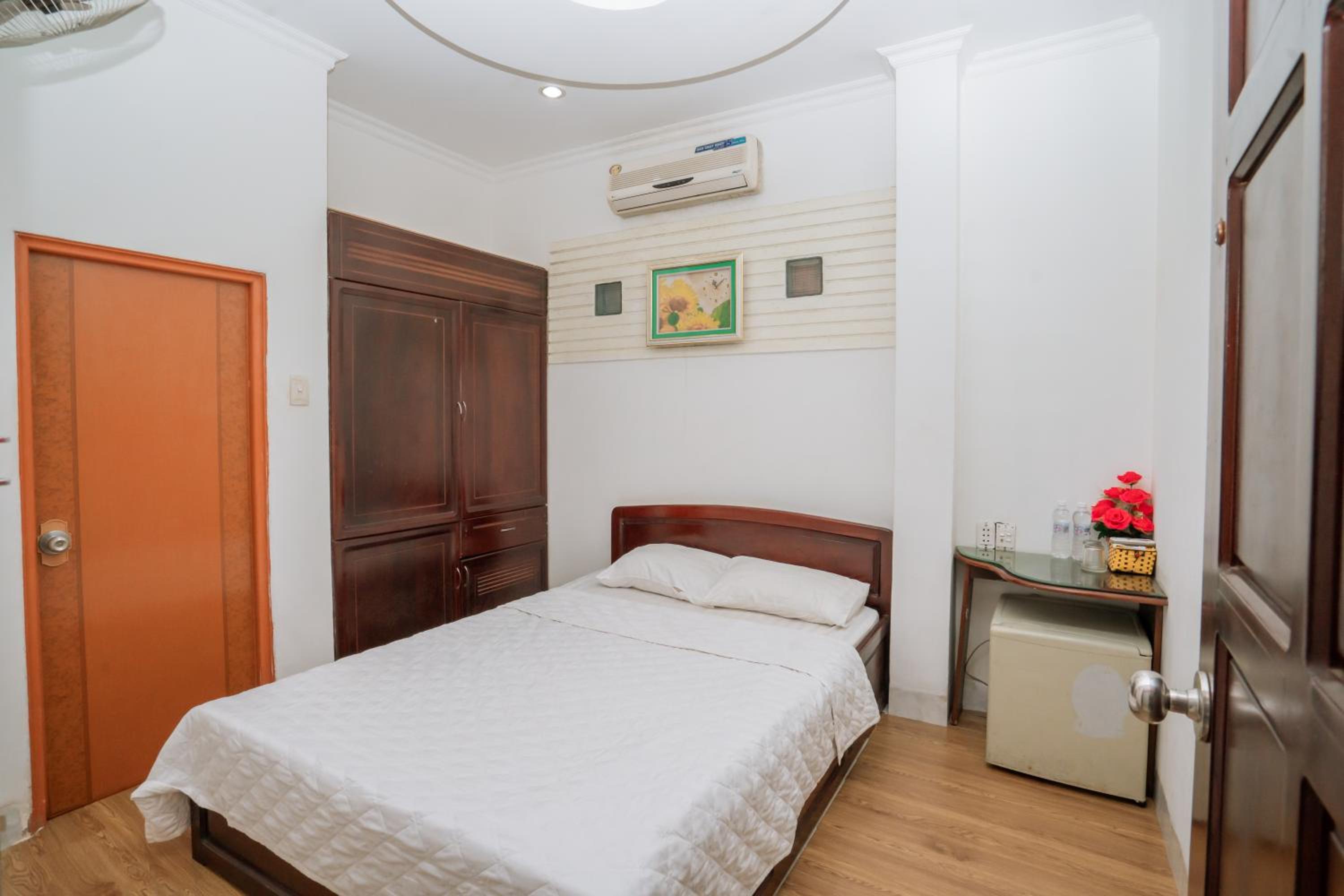 Standard Double Room - Photo 13