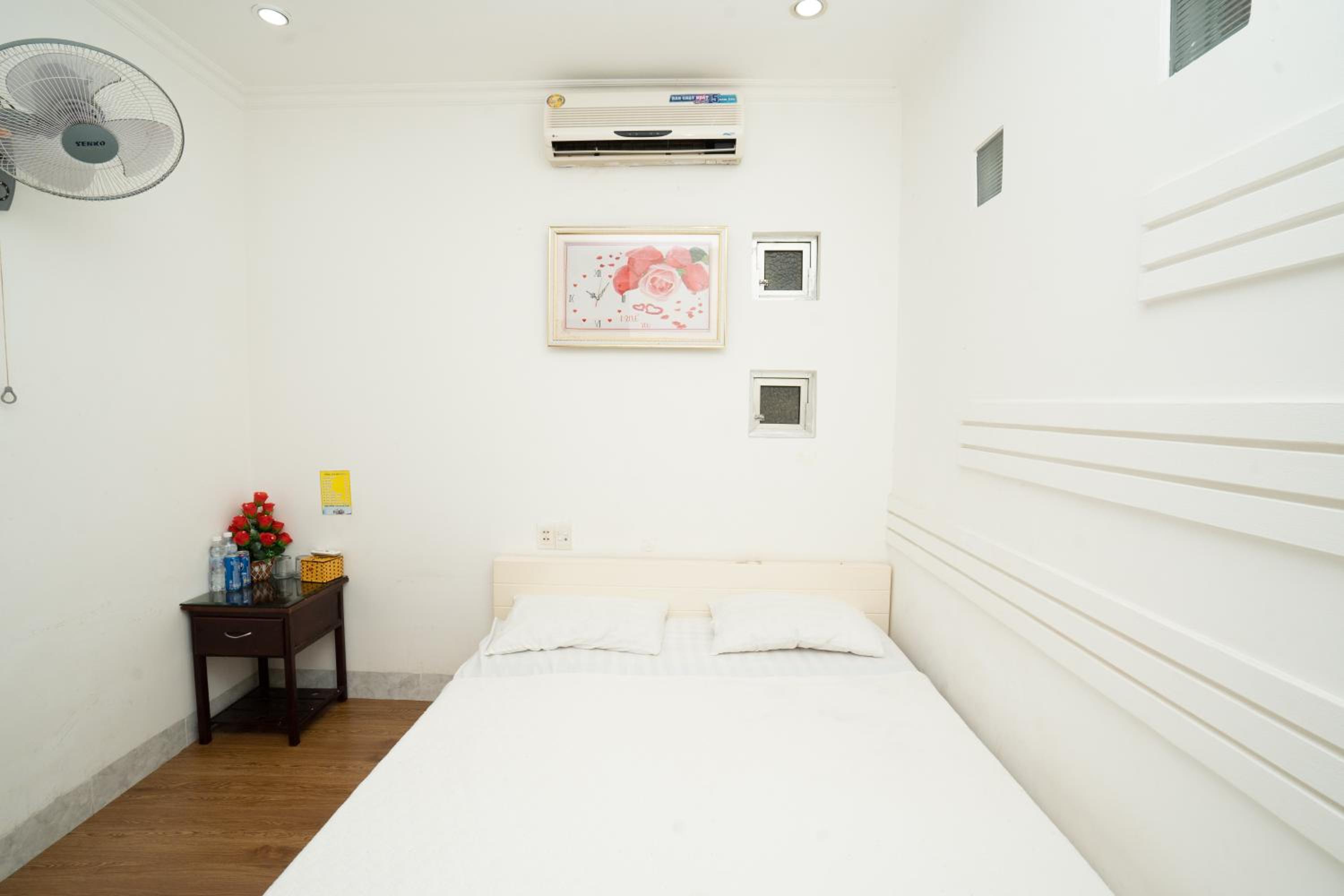 Standard Double Room - Photo 10