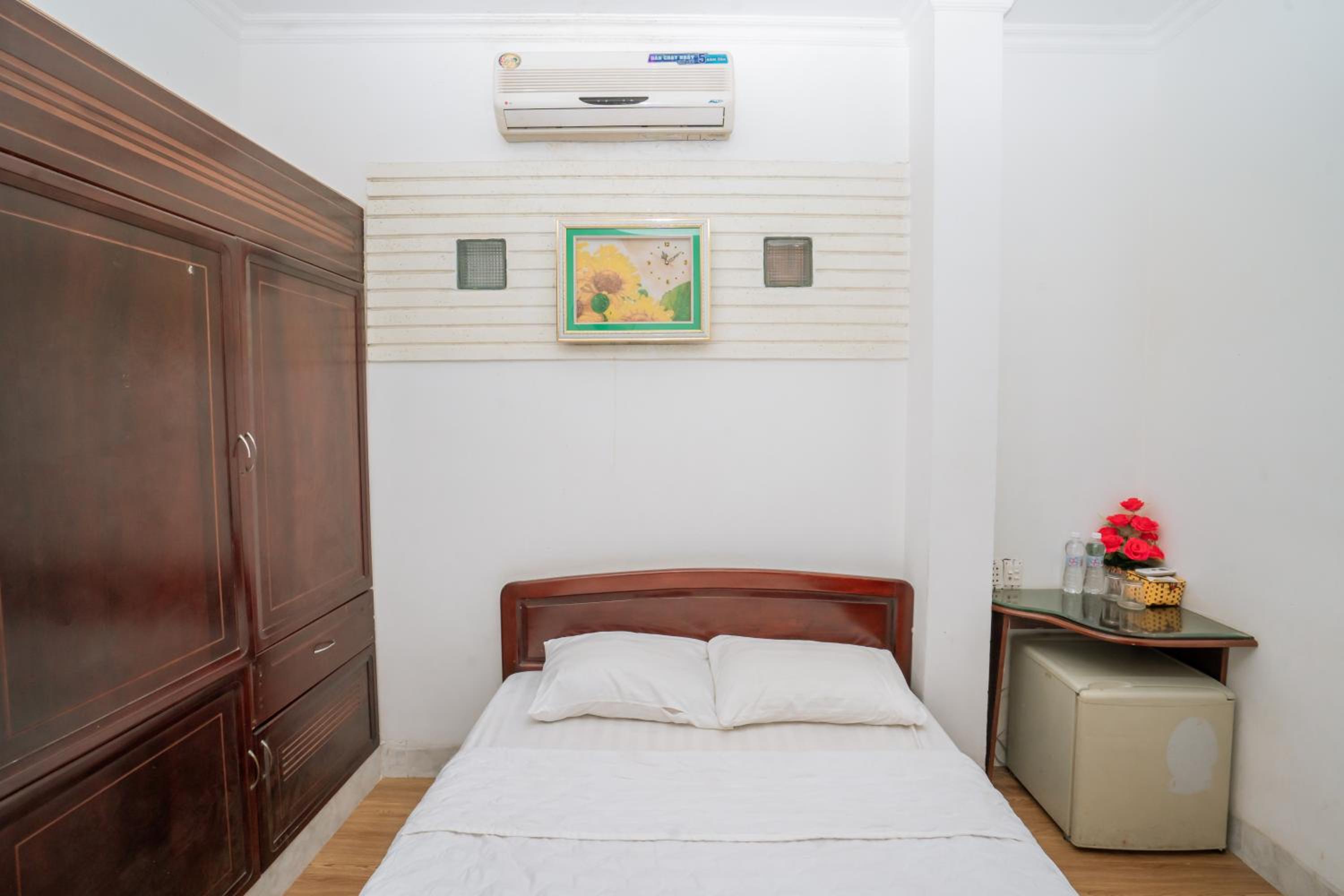 Standard Double Room - Photo 9