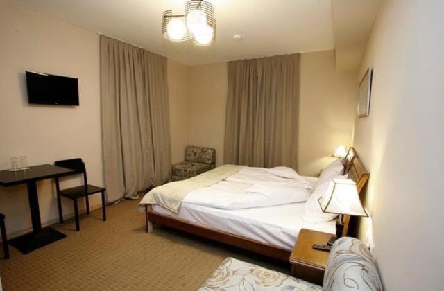 Queen Room with Balcony photo 3
