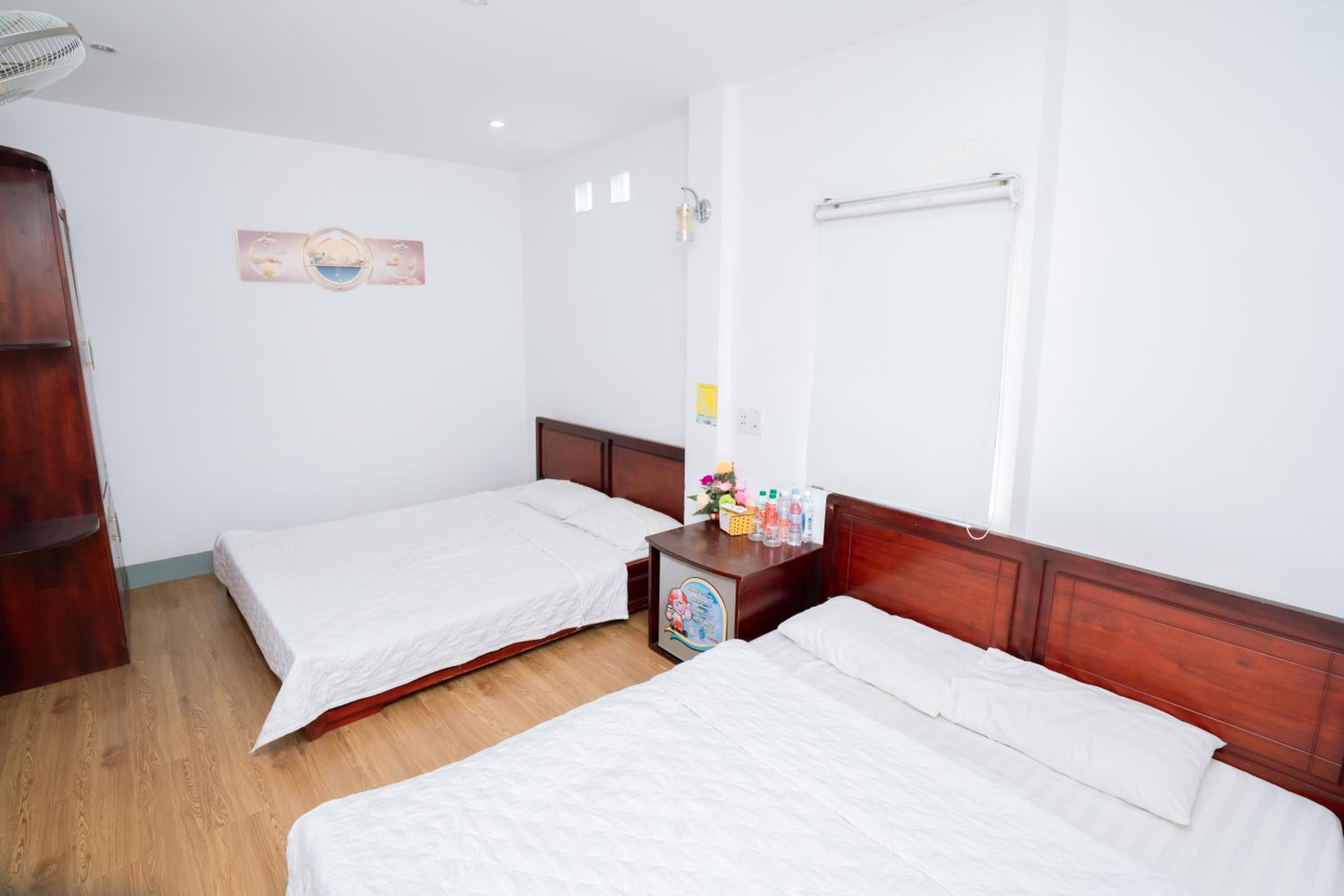 Standard Twin Room - Photo 9