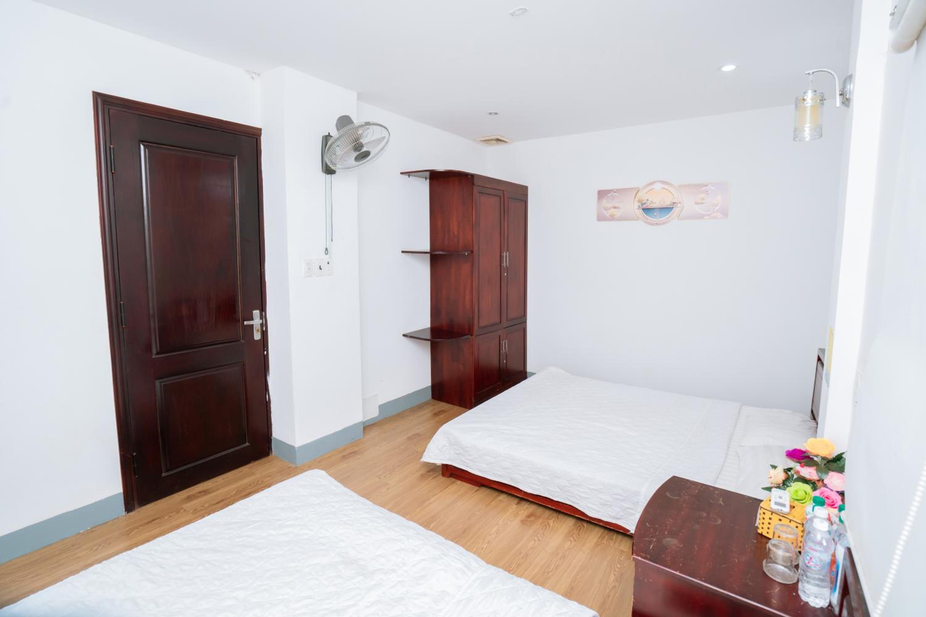 Standard Twin Room - Photo 8