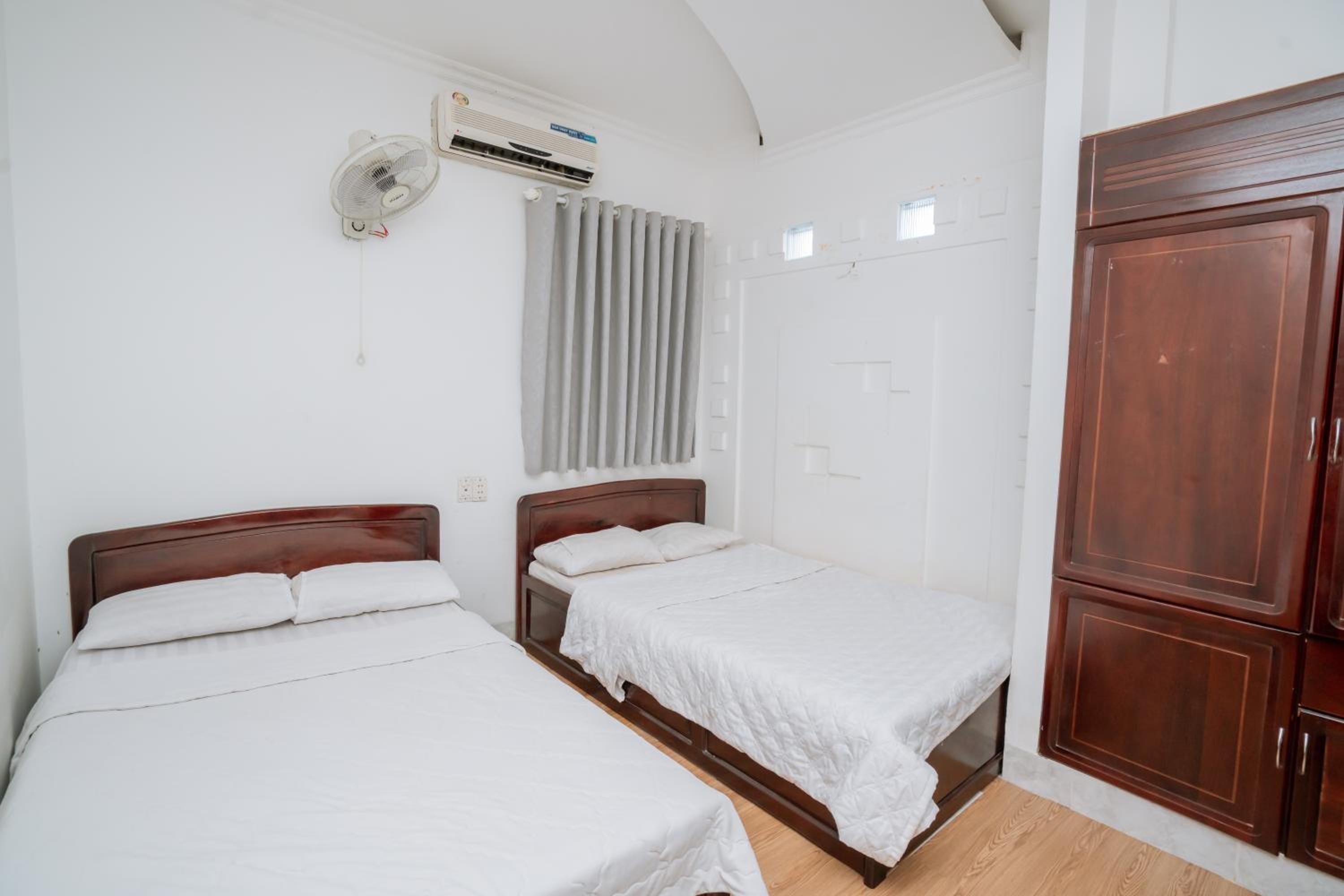 Standard Twin Room - Photo 11