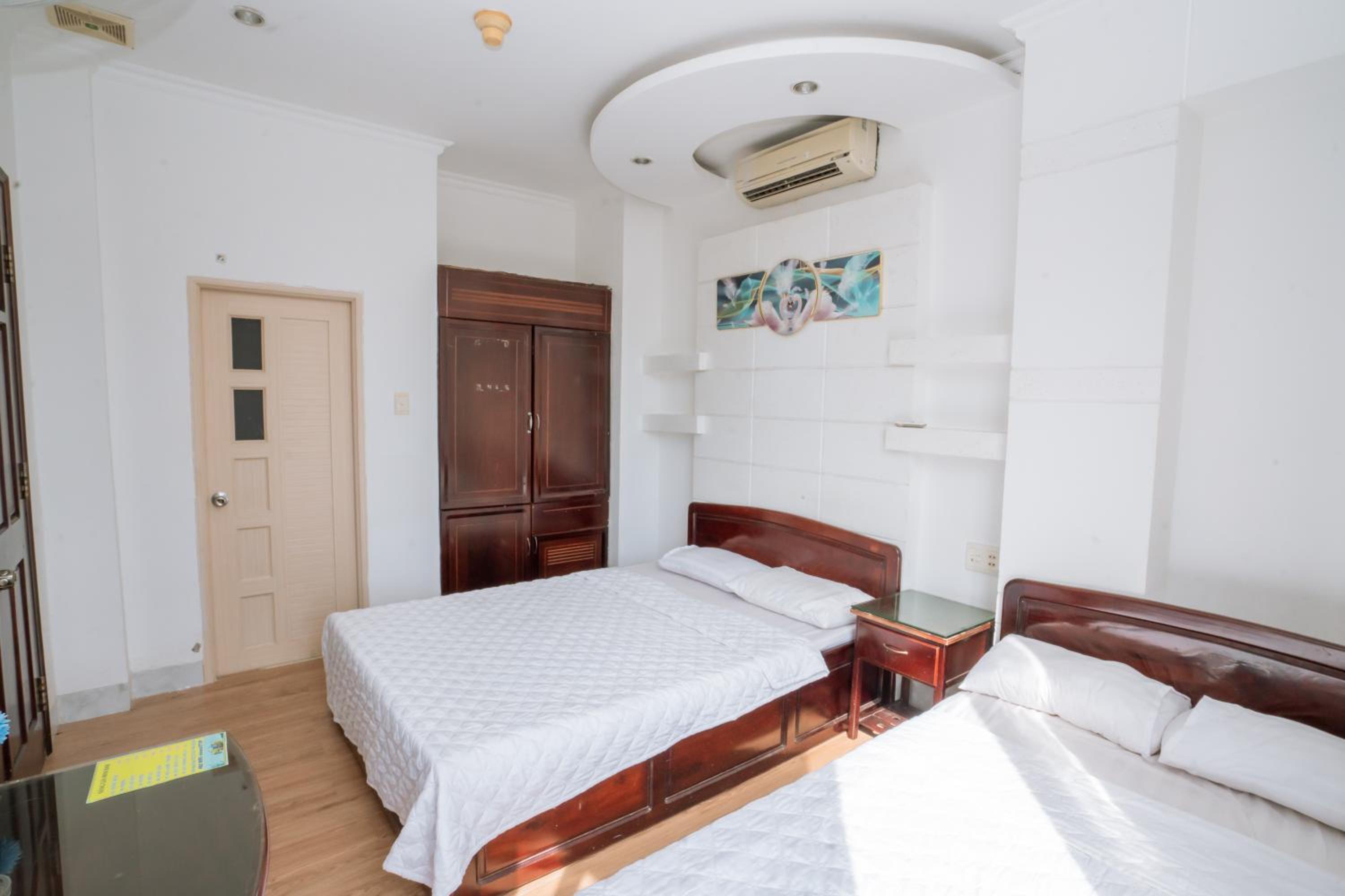 Standard Family Room - Photo 5