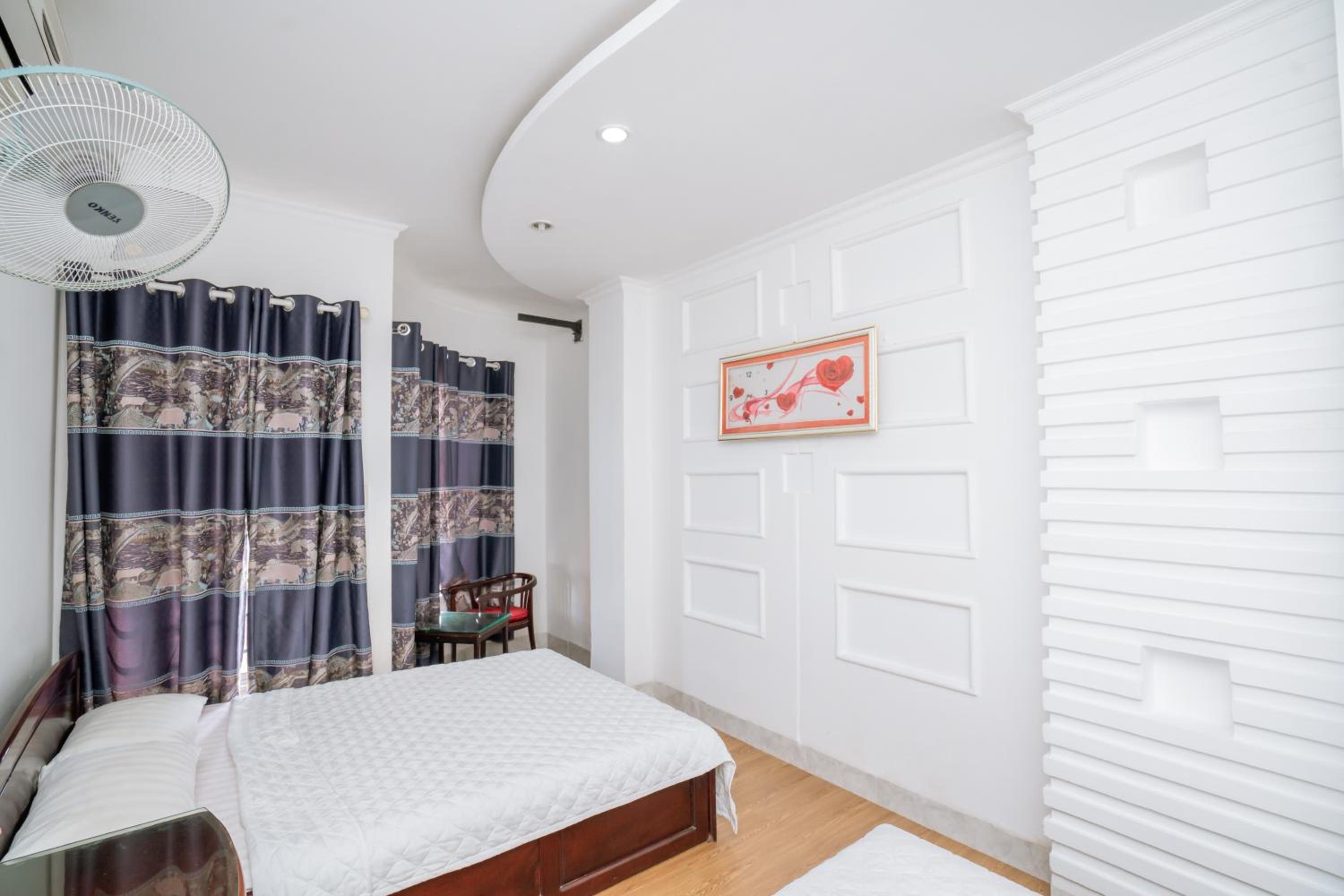 Standard Family Room - Photo 4