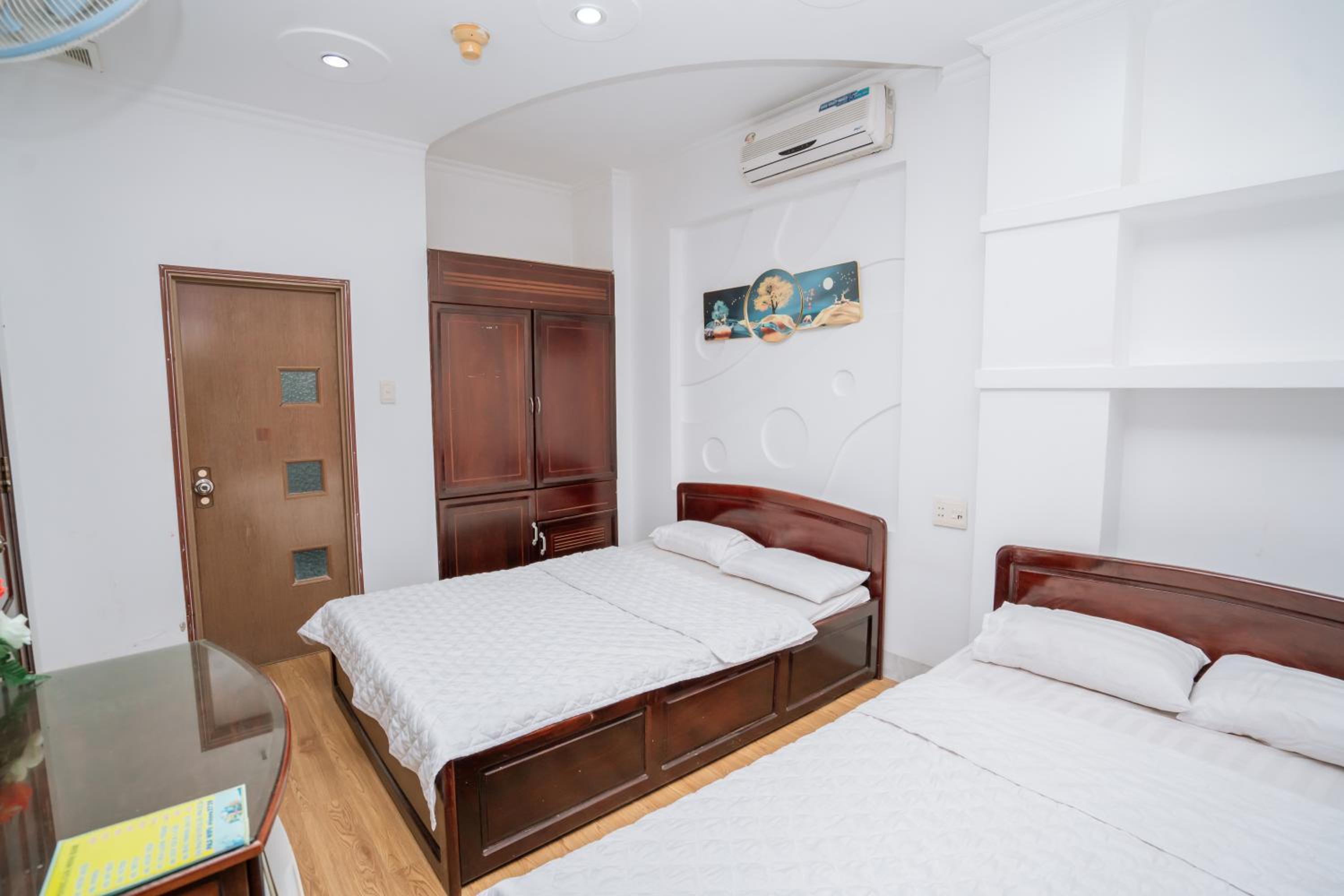 Standard Family Room - Photo 10