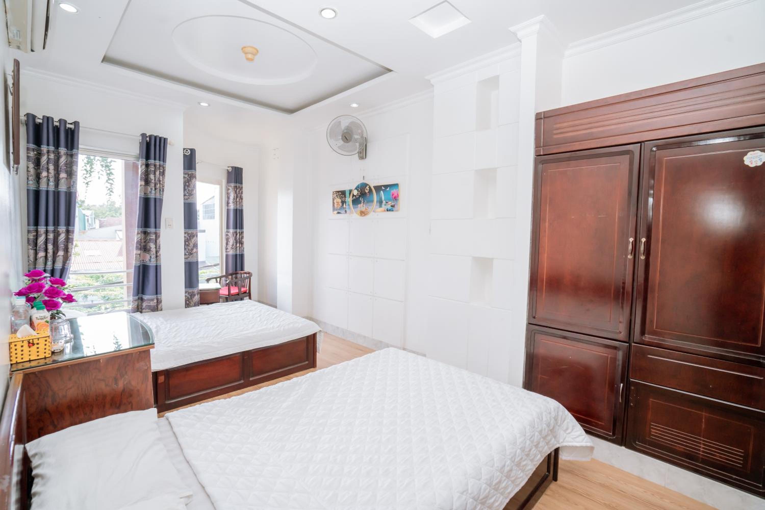 Standard Family Room - Photo 18
