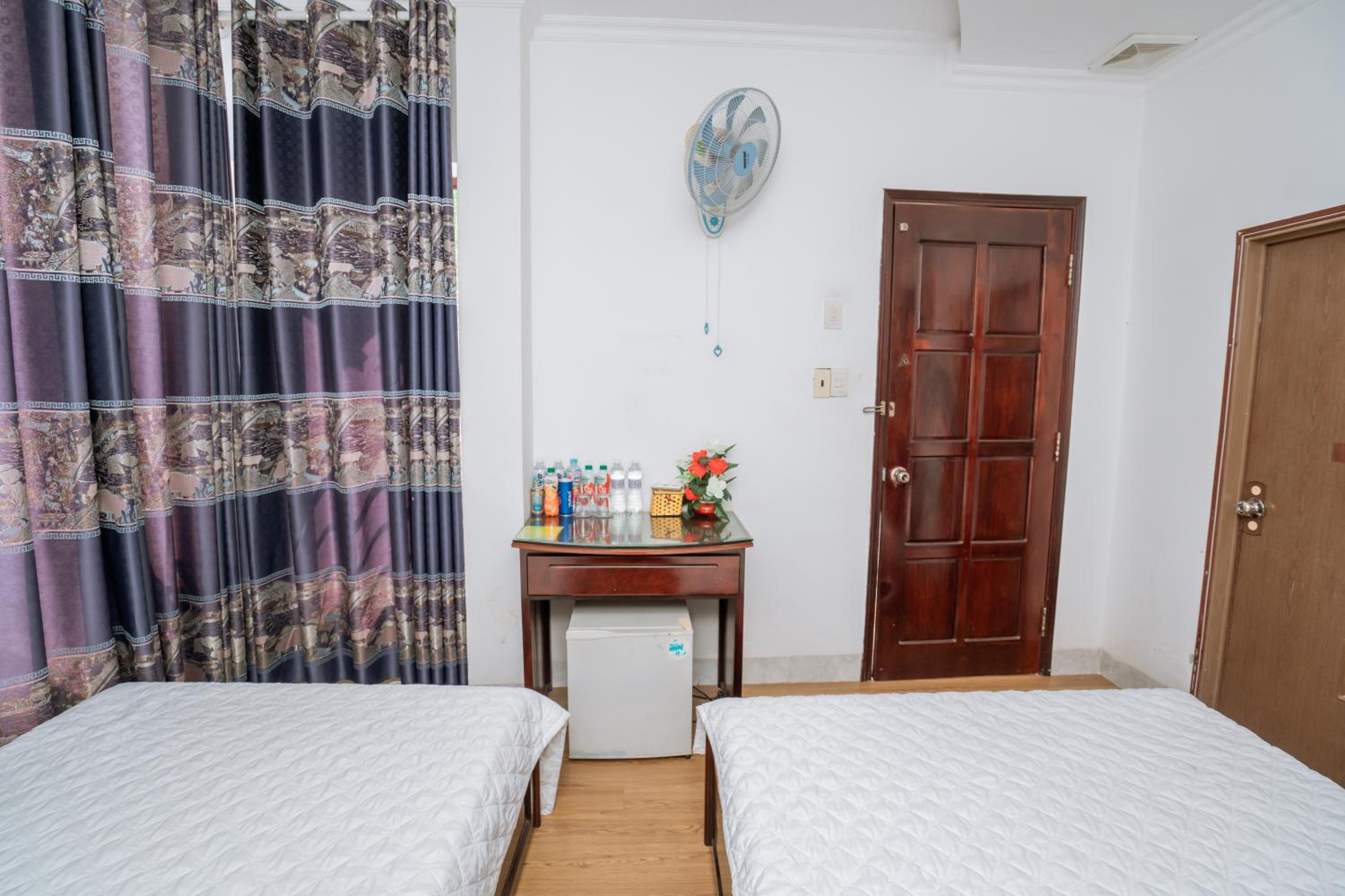 Standard Family Room - Photo 7