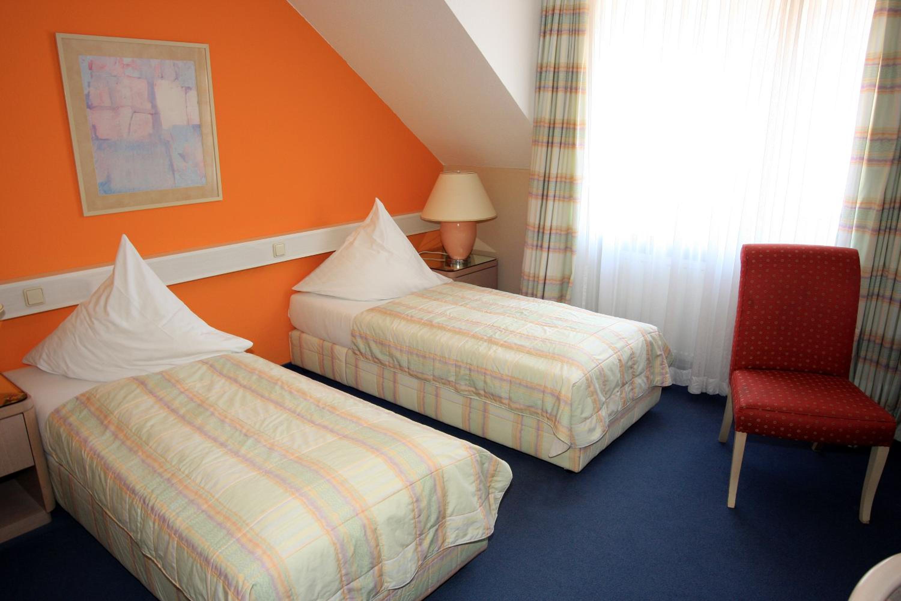 Basic Twin Room - Photo 1